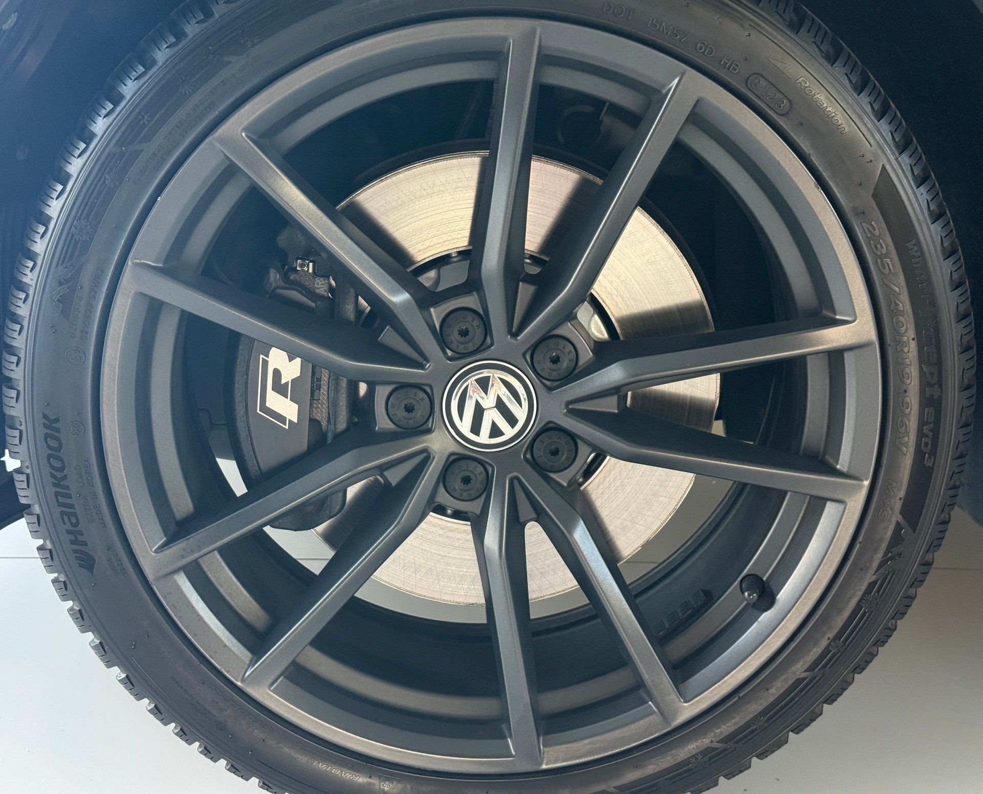 VW T-Roc 2.0 TSI R DSG 4Motion ***1. Hand**CH-Fahrzeug***Panoramadach***Neue Bremsen vorne+hinten***-image-5