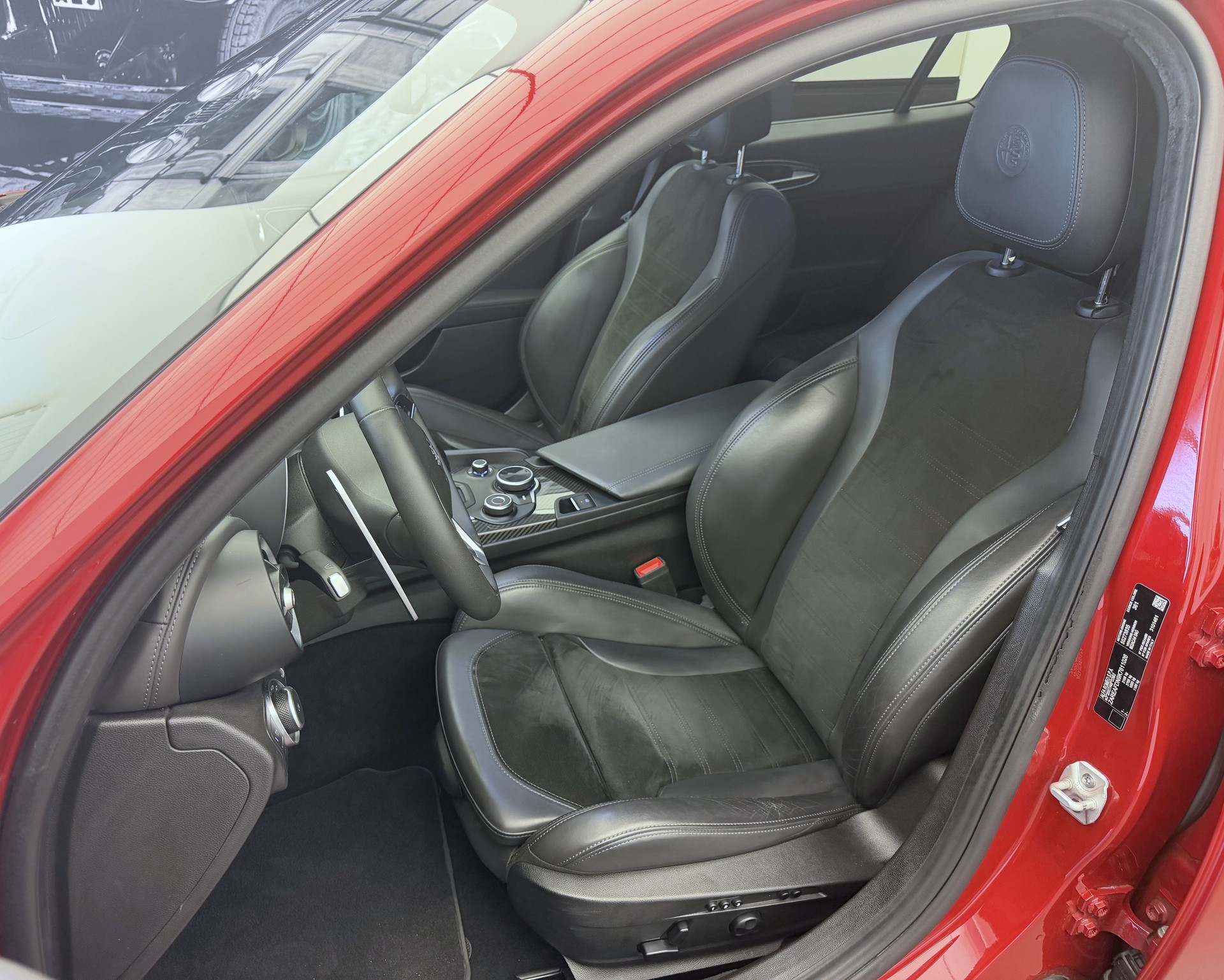 ALFA ROMEO Giulia 2.0 Veloce Q4 Automatic-image-4