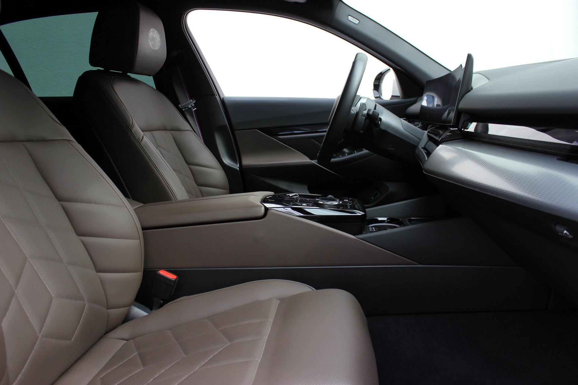 BMW 520d xDrive 48V M Sport Pro *MINERALWEISS METALLIC*-image-3
