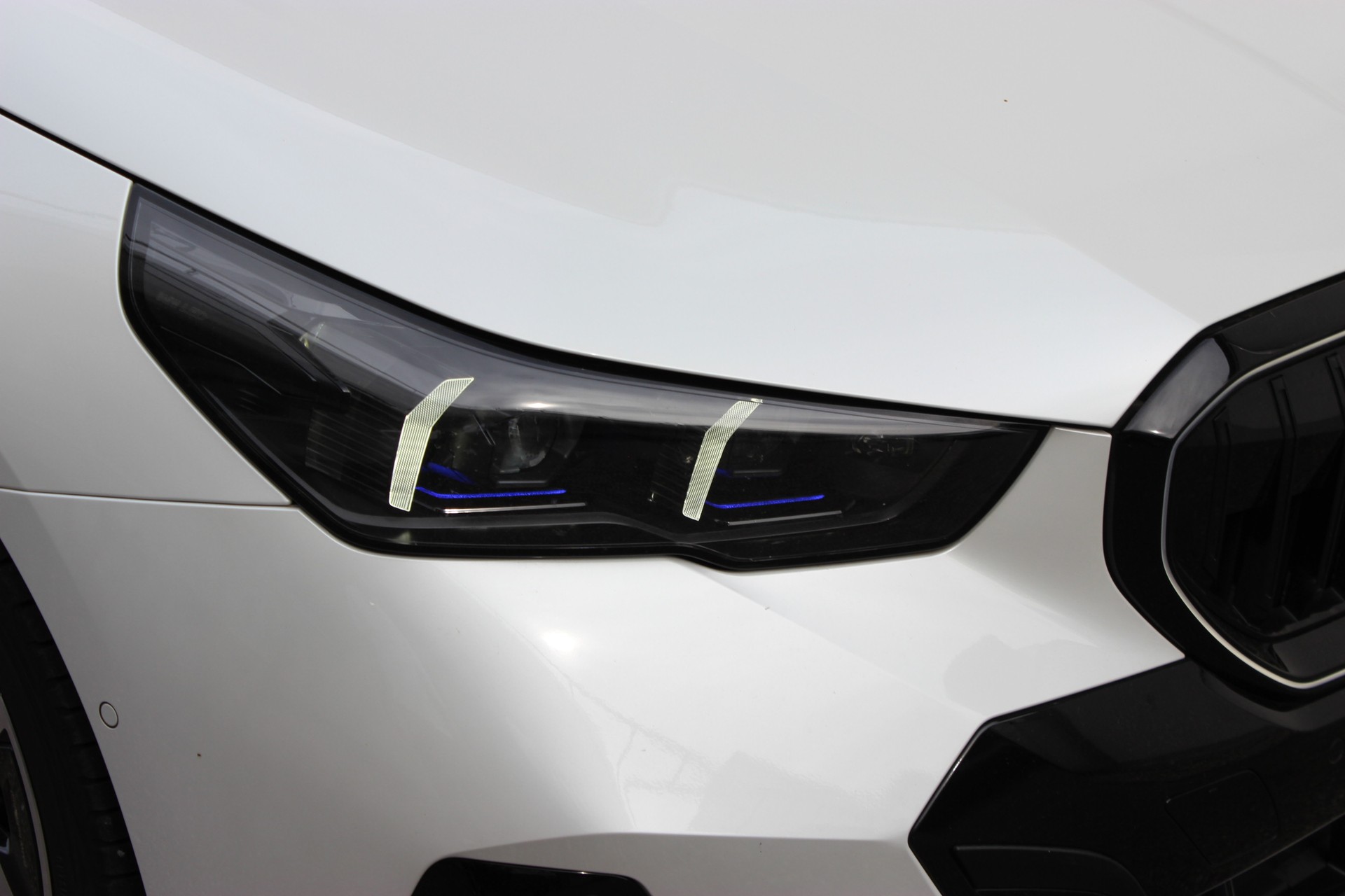 BMW 520d xDrive 48V M Sport Pro *MINERALWEISS METALLIC*-image-7