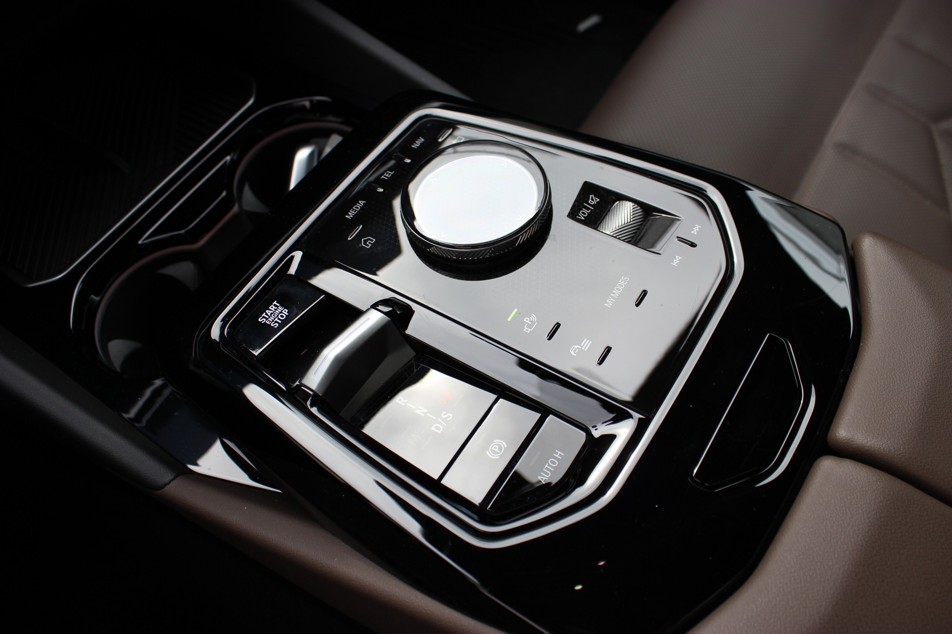 BMW 520d xDrive 48V M Sport Pro *MINERALWEISS METALLIC*-image-26