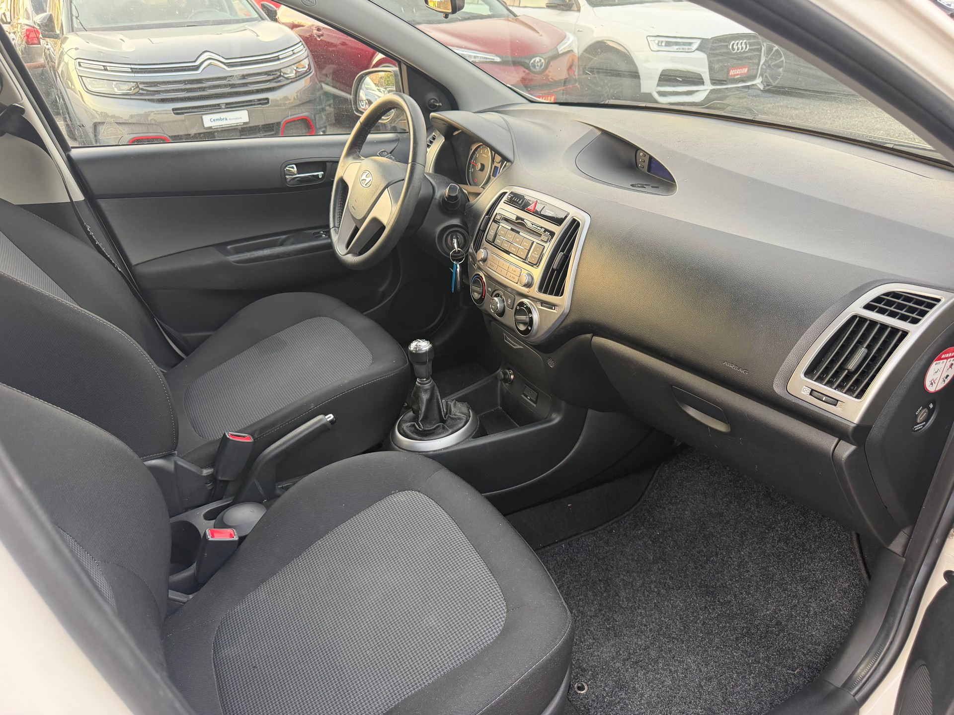 HYUNDAI i20 1.2 Comfort-image-4