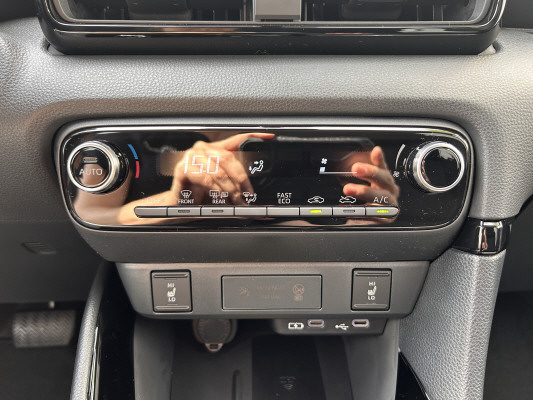 TOYOTA Yaris 1.5 Trend e-CVT-image-9