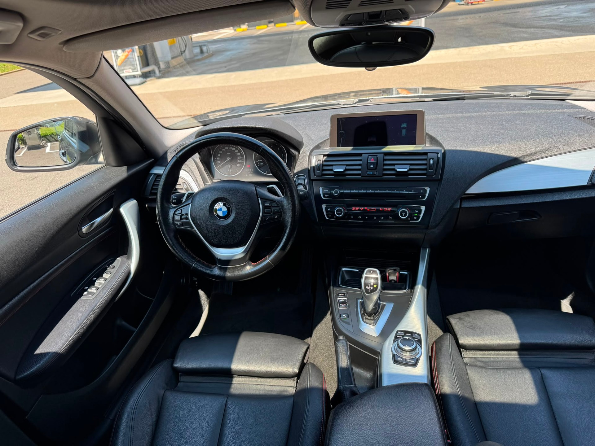 BMW 120d Sport Line Steptronic-image-11