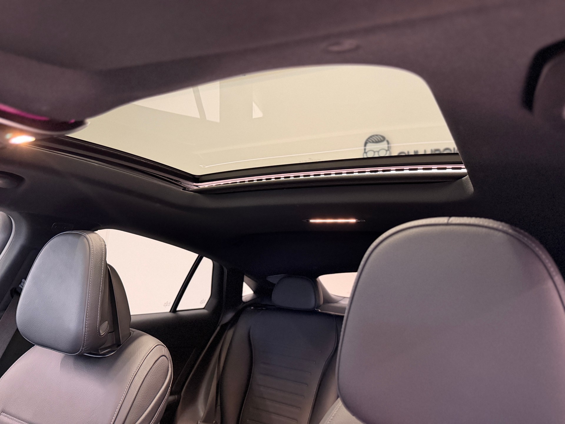 MERCEDES-BENZ GLC 300 e 4Matic 9G-Tronic-image-10