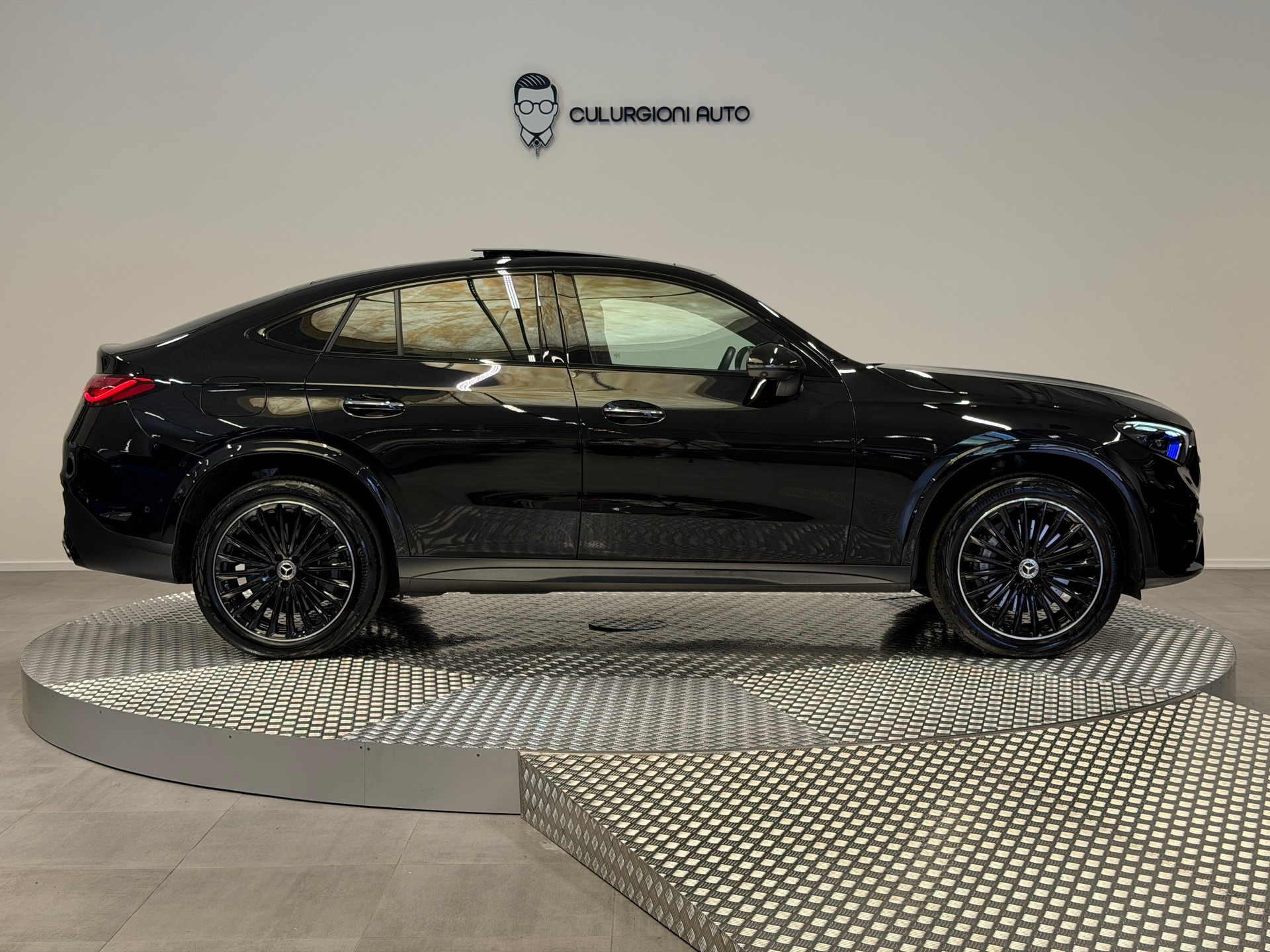 MERCEDES-BENZ GLC 300 e 4Matic 9G-Tronic-showroom-element-3