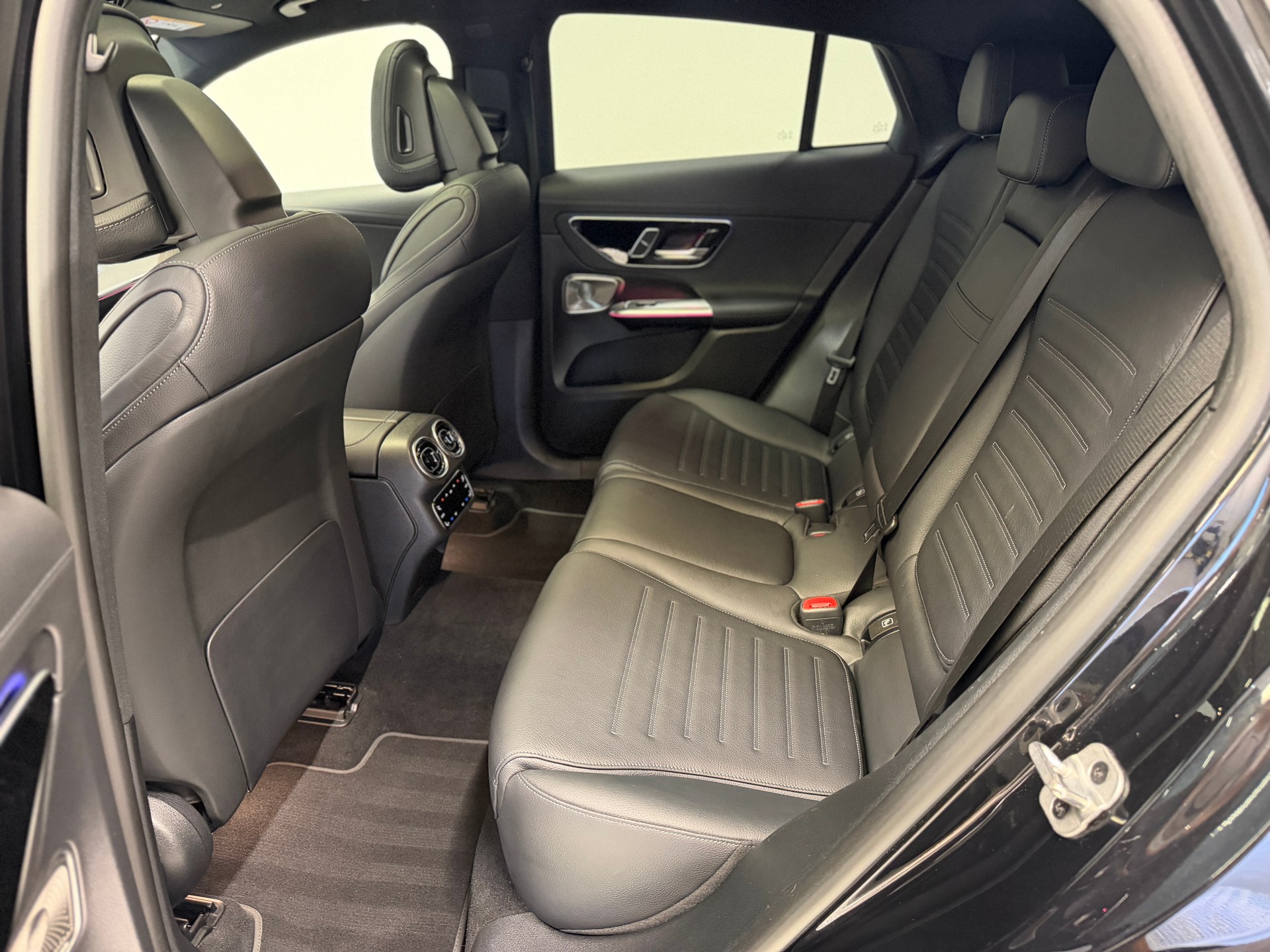 MERCEDES-BENZ GLC 300 e 4Matic 9G-Tronic-image-11