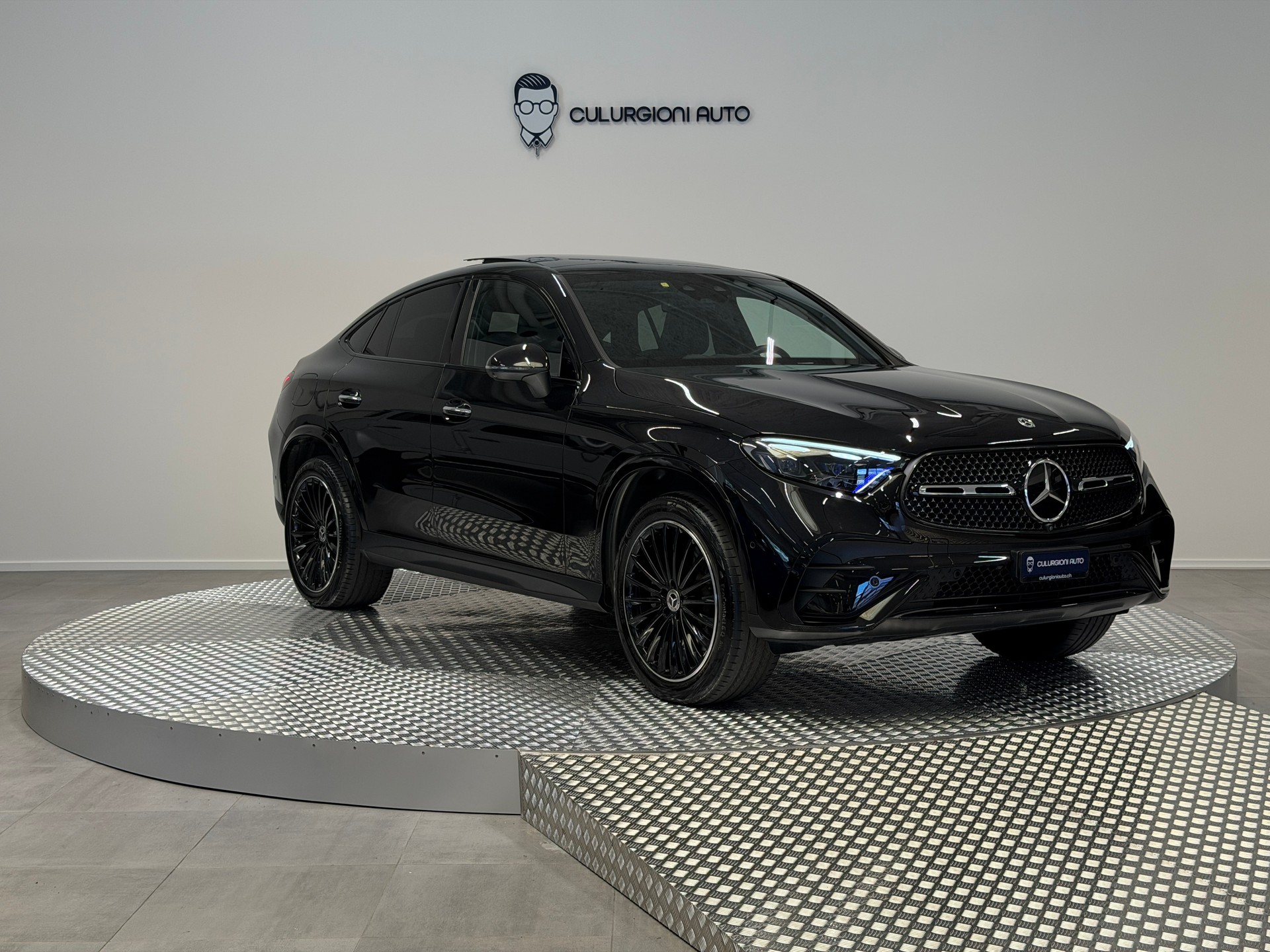 MERCEDES-BENZ GLC 300 e 4Matic 9G-Tronic-showroom-element-2