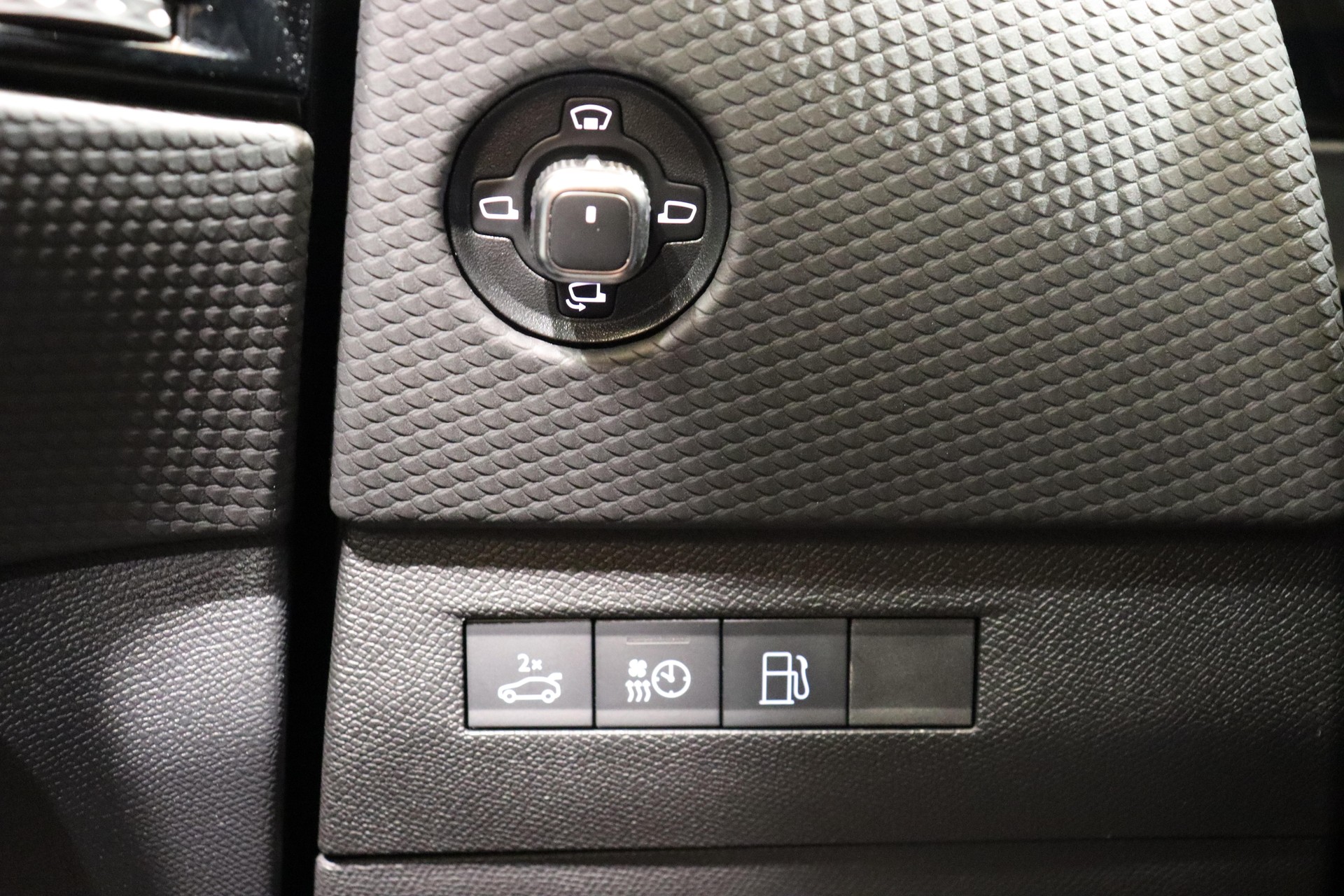DS AUTOMOBILES 4 1.6 E-Tense Rivoli-image-15