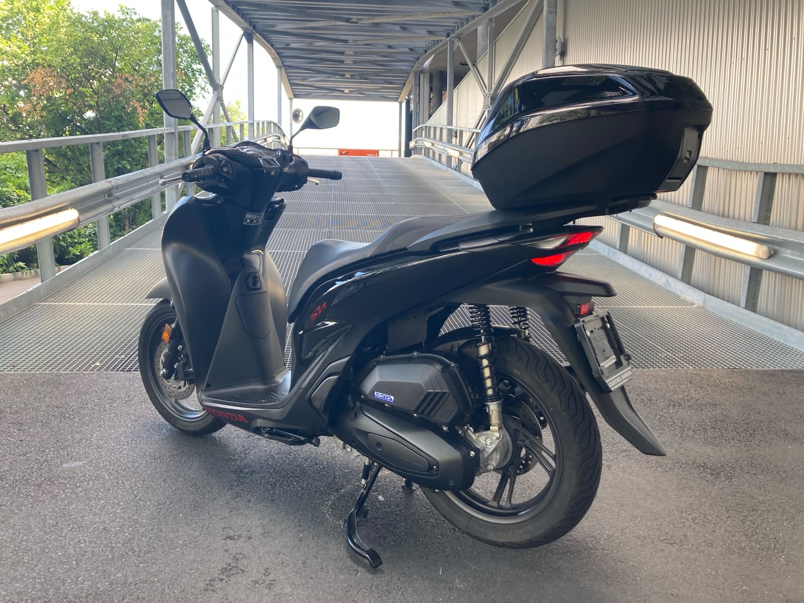 HONDA SH 125 Sporty-showroom-element-3