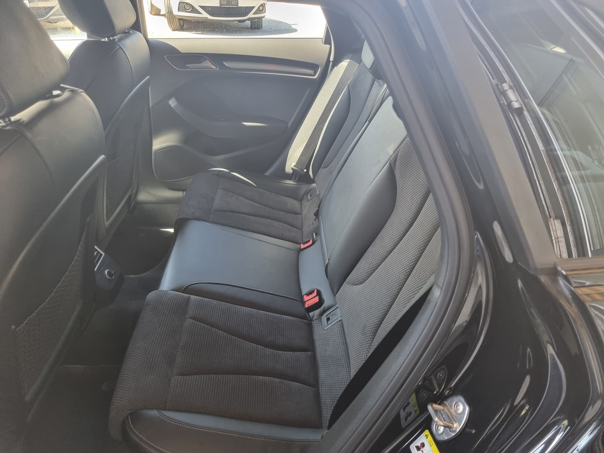 AUDI A3 Sportback 35 TFSI Sport S-tronic-image-8