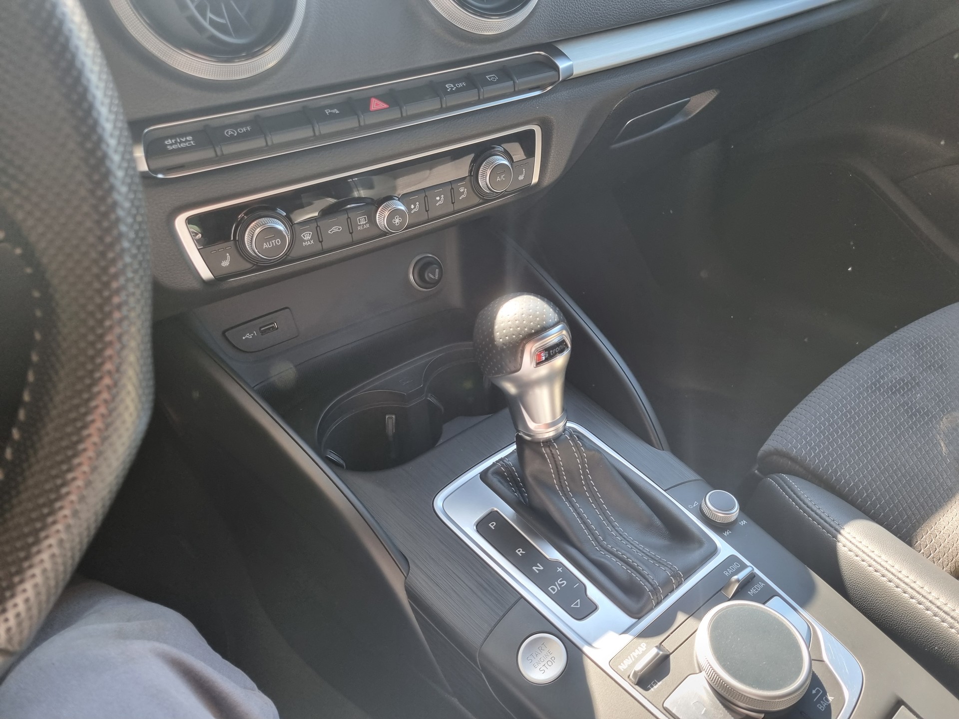 AUDI A3 Sportback 35 TFSI Sport S-tronic-image-12