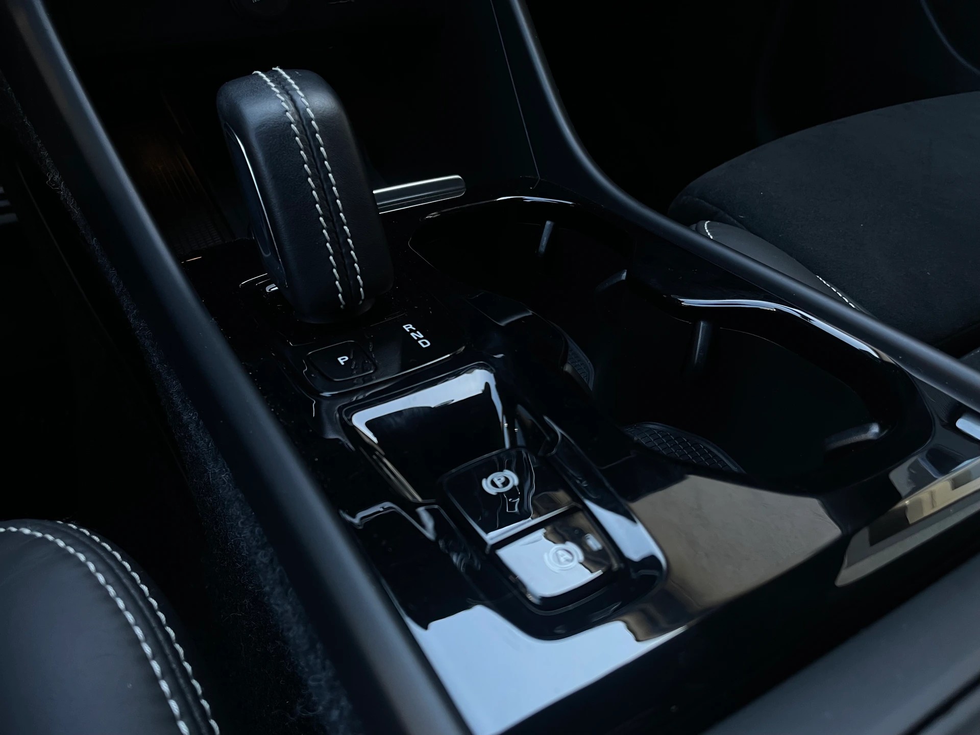 VOLVO XC40 B4 Benzin Mild Hybrid AWD Ultim. Bright DCT-image-10