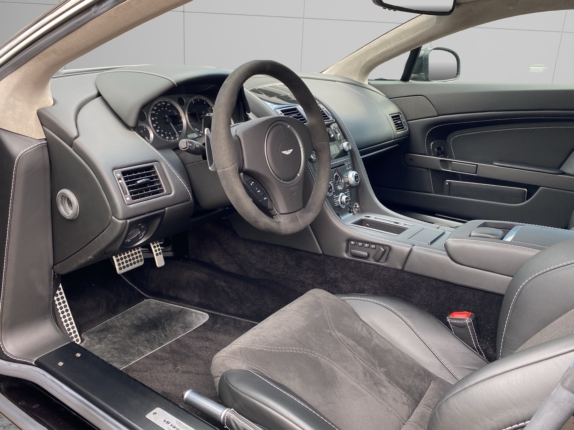 ASTON MARTIN V8 Vantage 4.7 Special Edition Sportshift-image-10