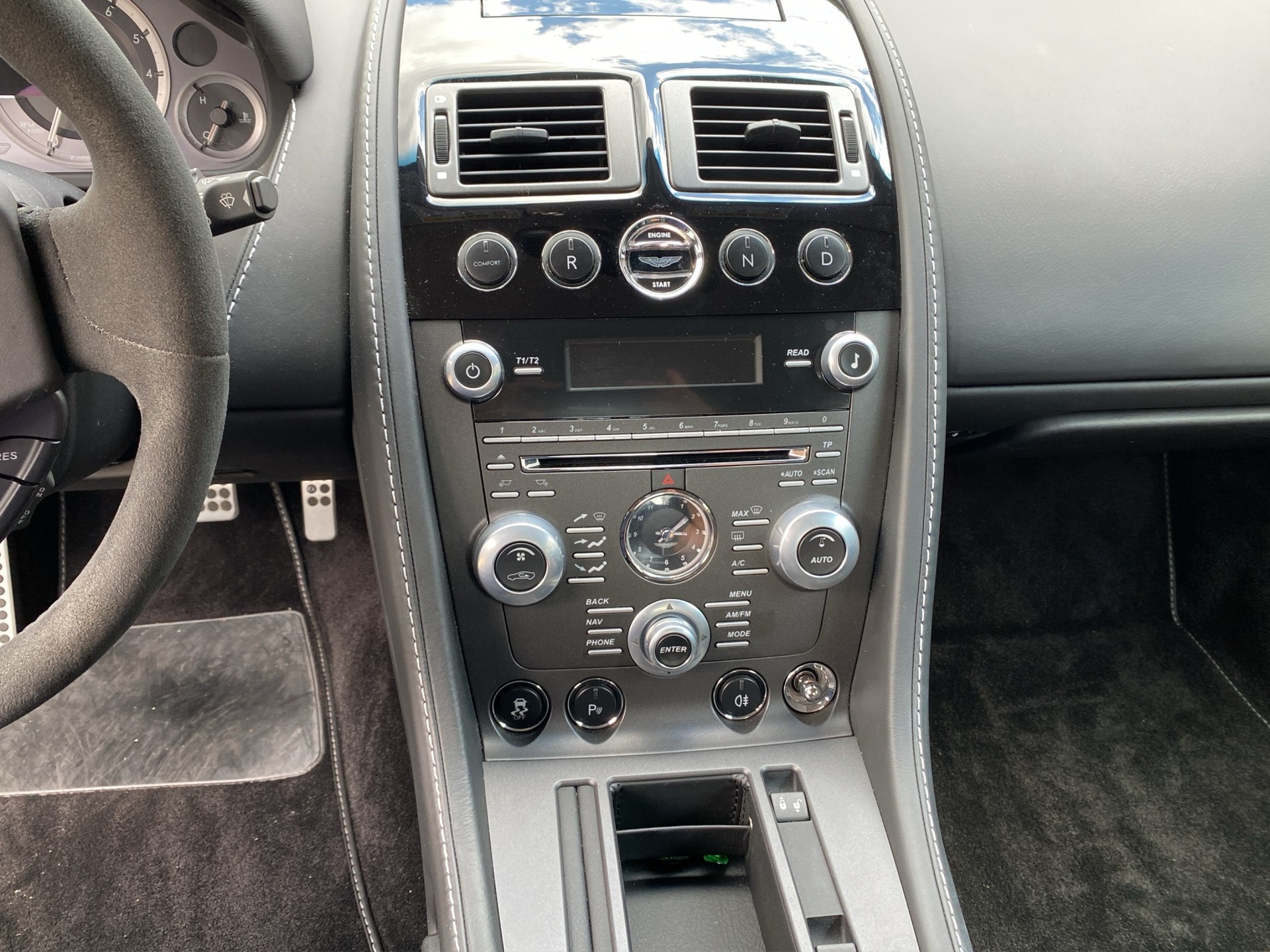 ASTON MARTIN V8 Vantage 4.7 Special Edition Sportshift-image-12