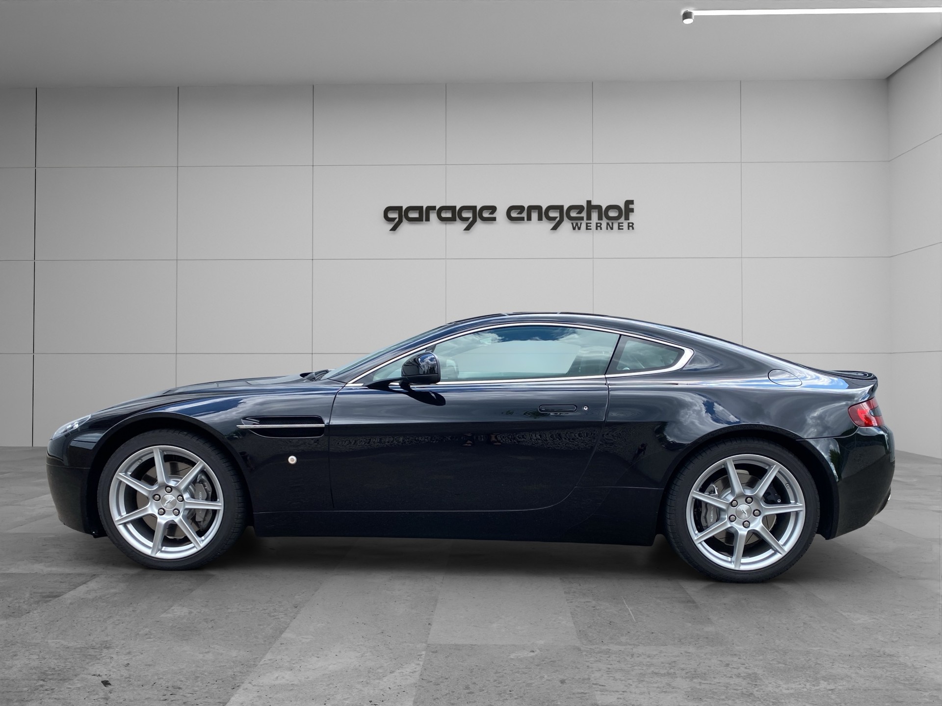 ASTON MARTIN V8 Vantage 4.7 Special Edition Sportshift-image-2