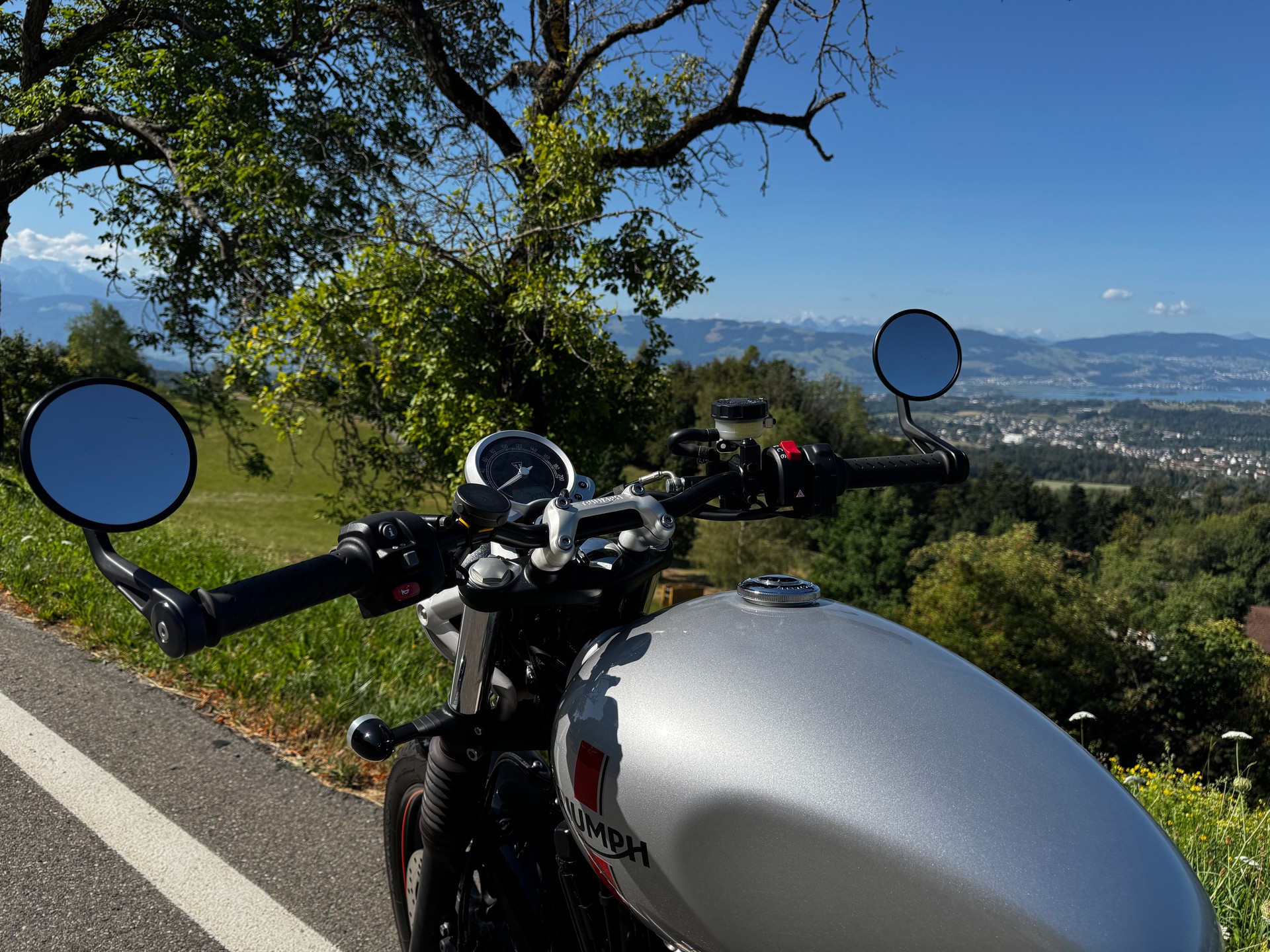 TRIUMPH Street Twin 900 i-image-2