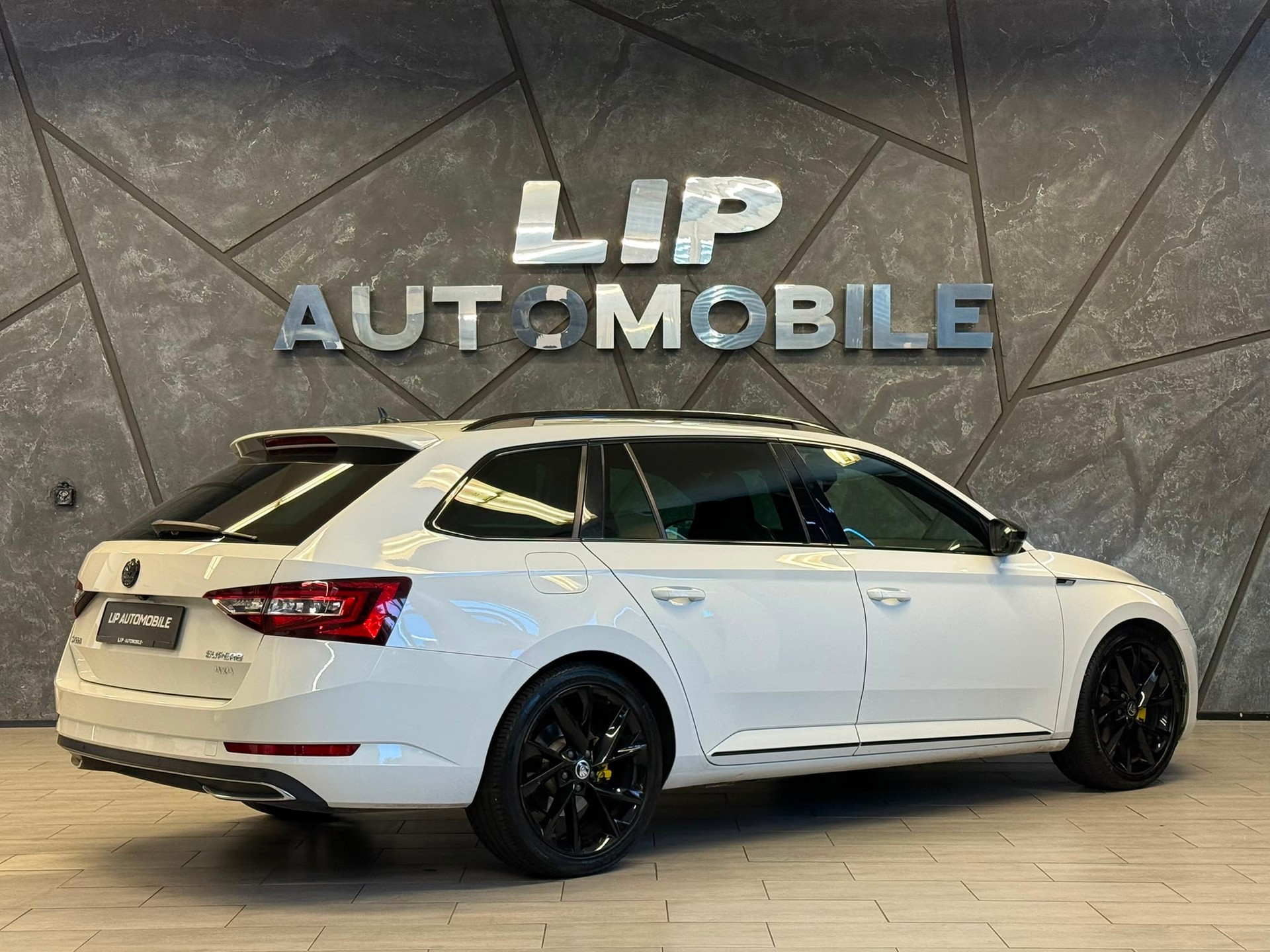 SKODA Superb Combi 2.0 TDi Ambition 4x4 DSG-image-5