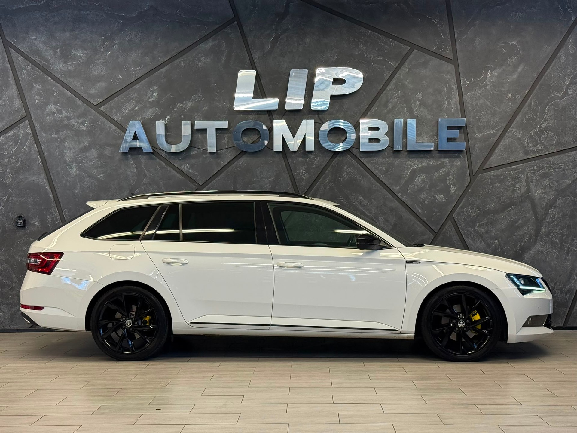 SKODA Superb Combi 2.0 TDi Ambition 4x4 DSG-image-3