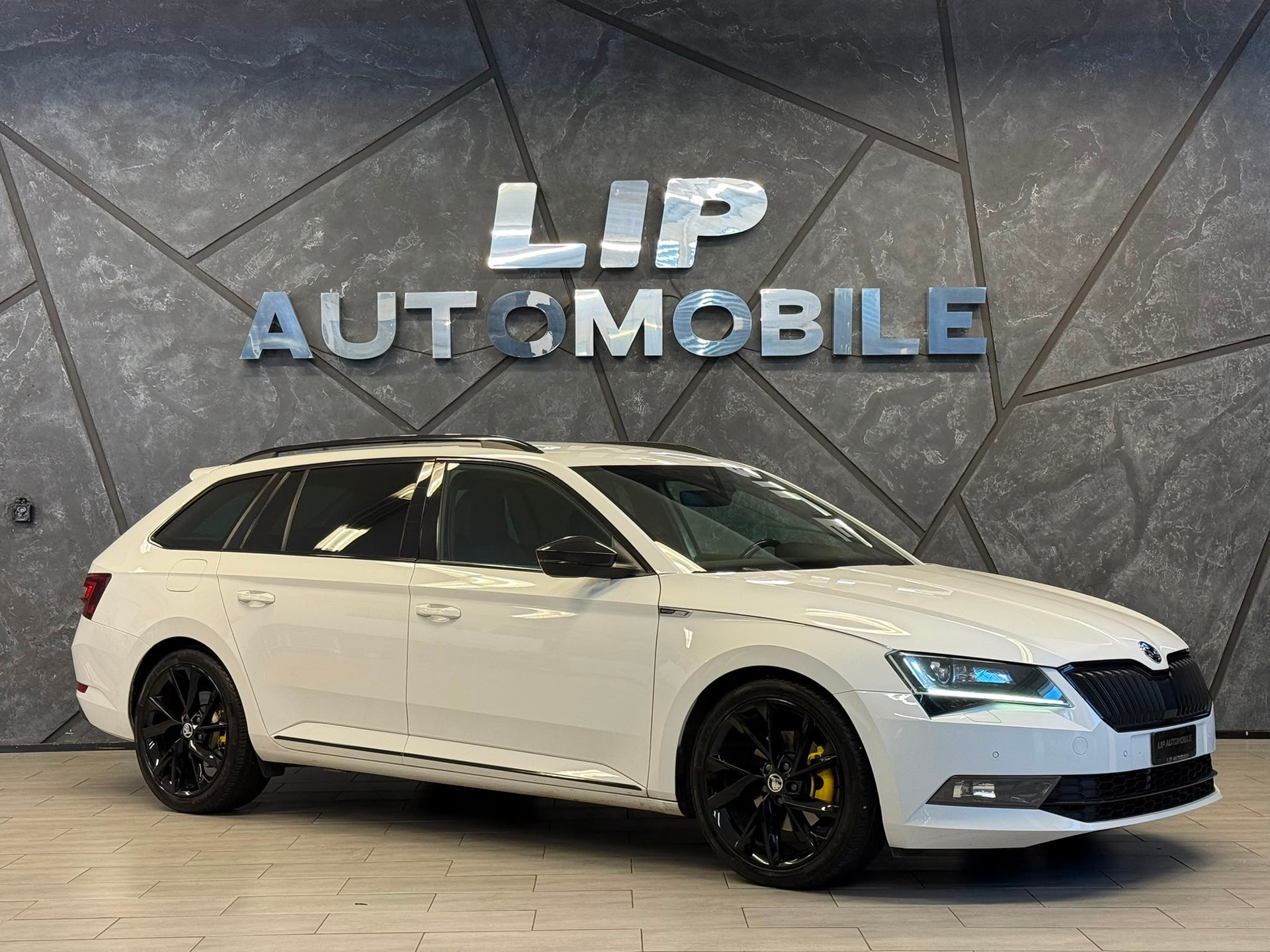 SKODA Superb Combi 2.0 TDi Ambition 4x4 DSG-image-2