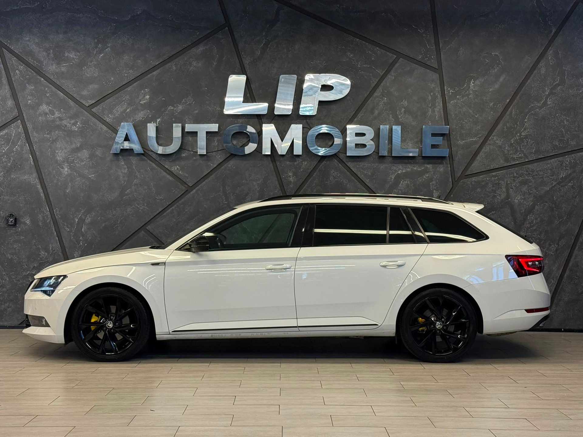 SKODA Superb Combi 2.0 TDi Ambition 4x4 DSG-image-4