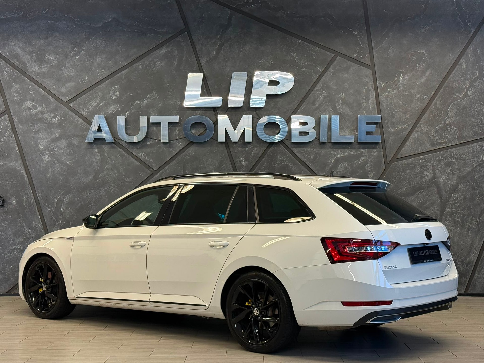 SKODA Superb Combi 2.0 TDi Ambition 4x4 DSG-image-7