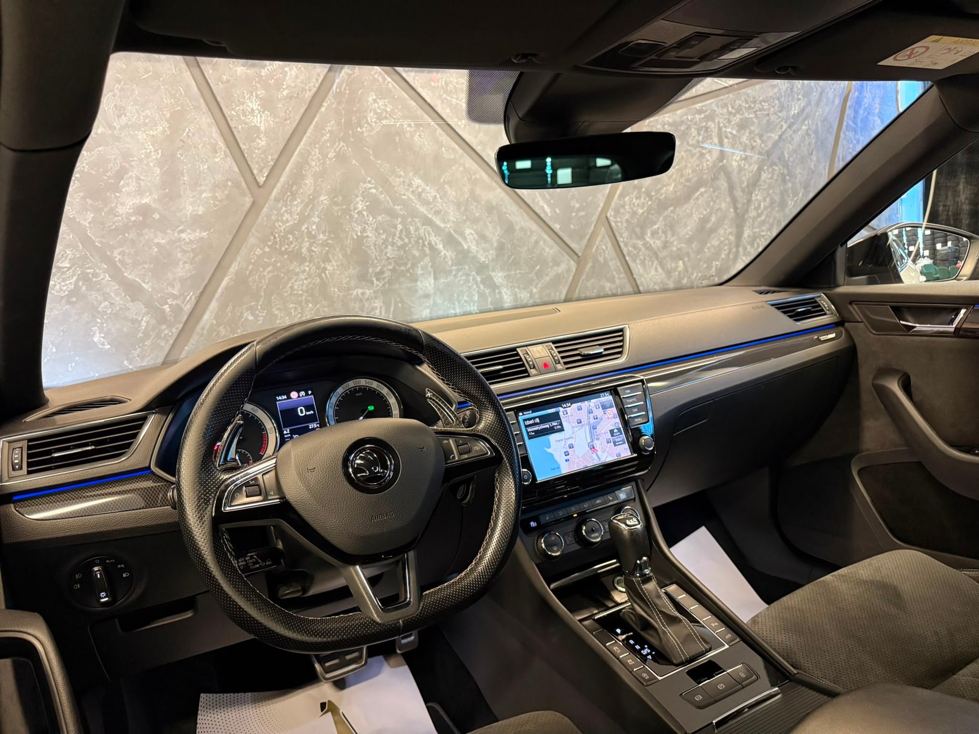 SKODA Superb Combi 2.0 TDi Ambition 4x4 DSG-image-9
