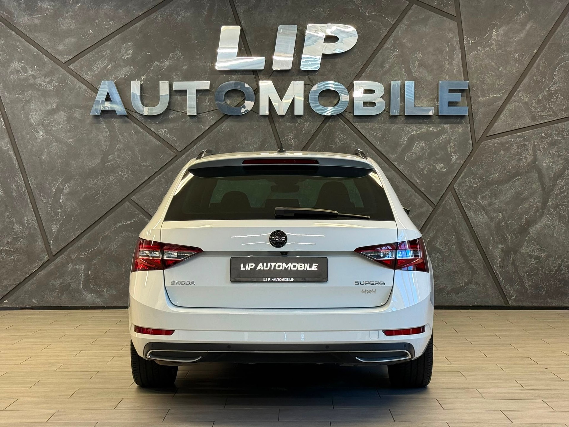 SKODA Superb Combi 2.0 TDi Ambition 4x4 DSG-image-6