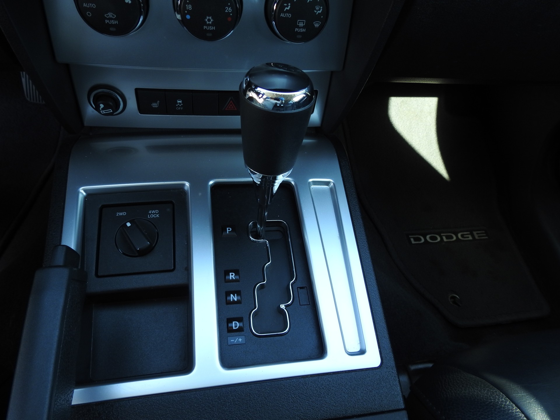 DODGE NITRO SXT 4.0-image-19