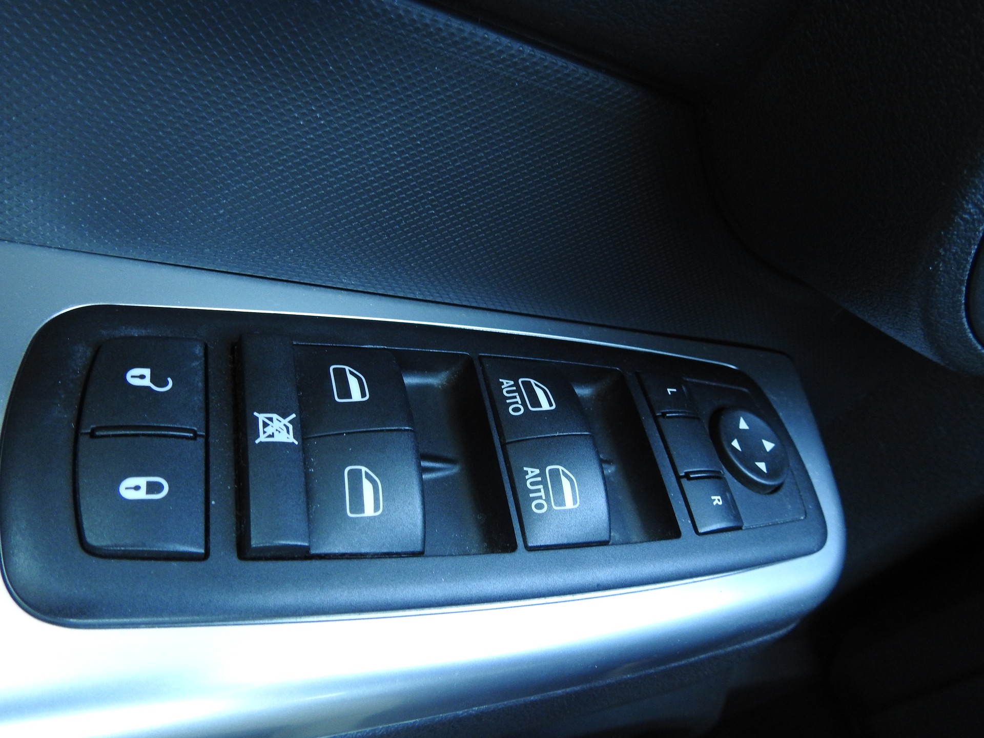 DODGE NITRO SXT 4.0-image-25
