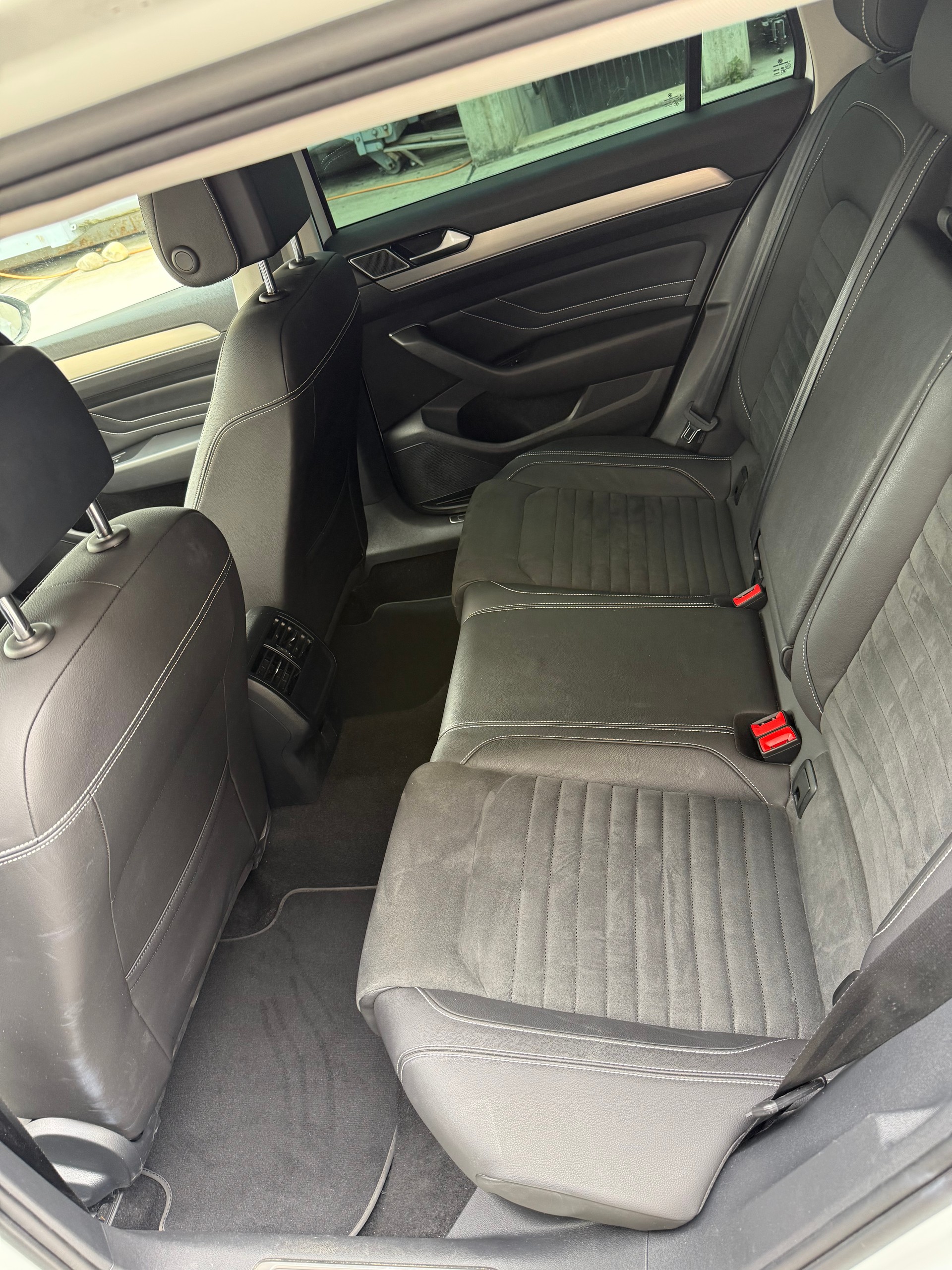 VW Passat 2.0 TDI BMT Elegance 4Motion DSG-image-11
