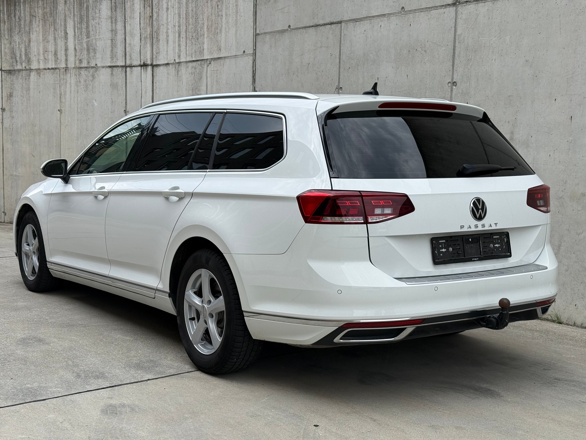 VW Passat 2.0 TDI BMT Elegance 4Motion DSG-image-4