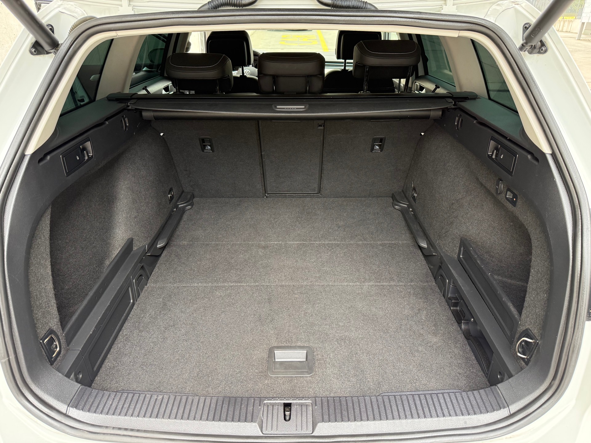 VW Passat 2.0 TDI BMT Elegance 4Motion DSG-image-12