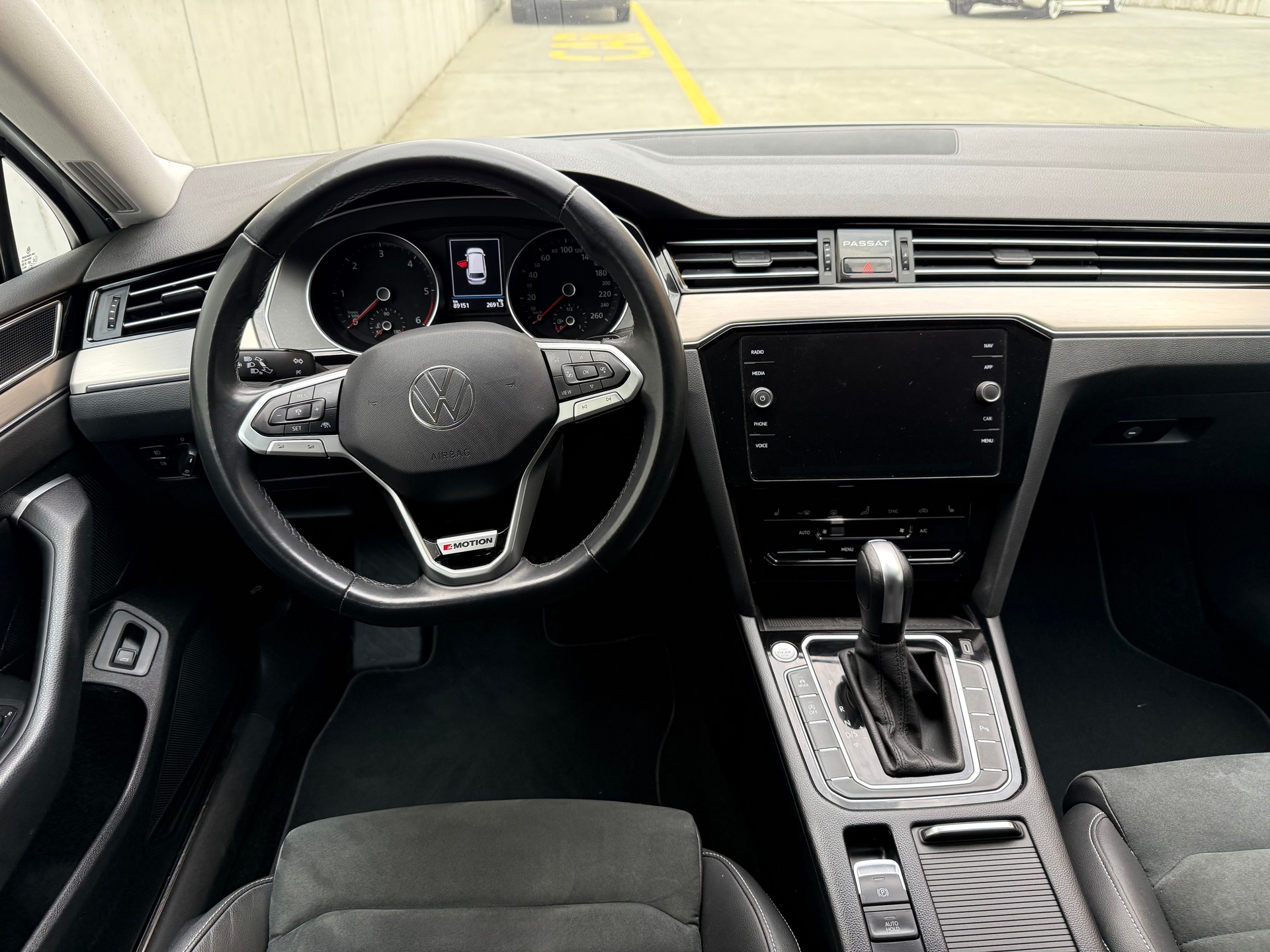 VW Passat 2.0 TDI BMT Elegance 4Motion DSG-image-9