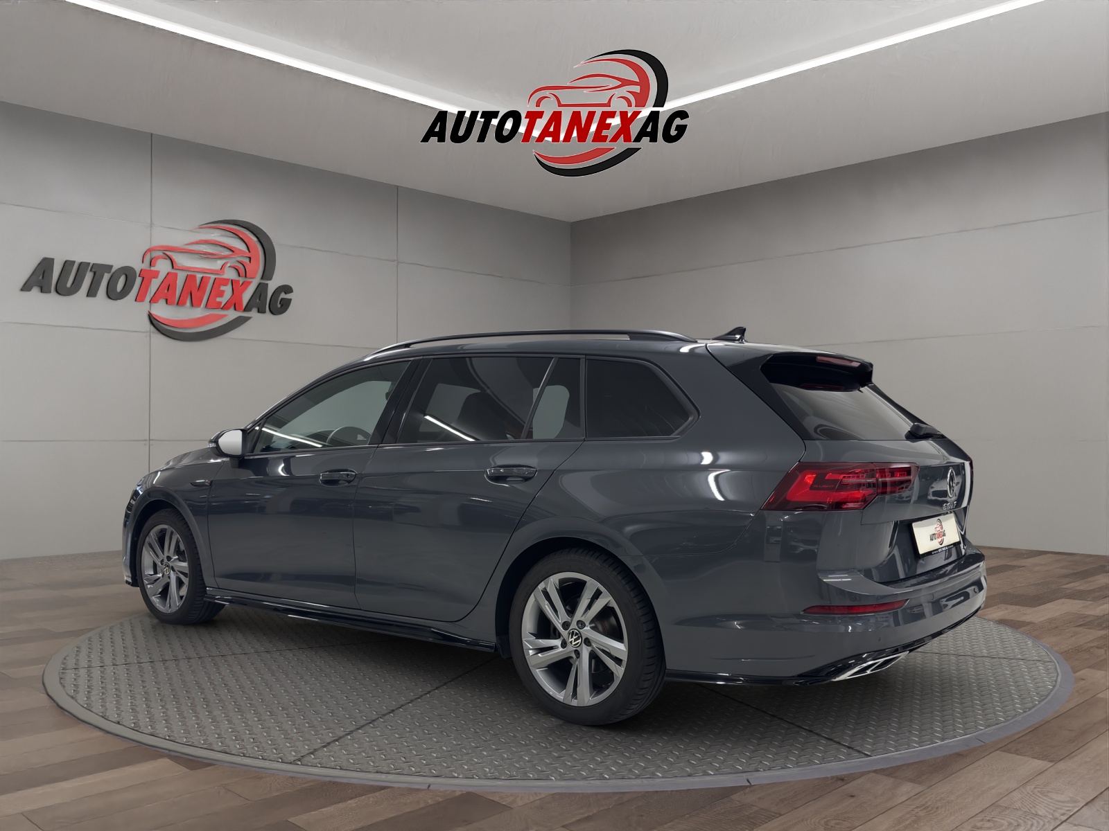 VW Golf Variant 2.0 TSI R-Line DSG 4Motion-image-2
