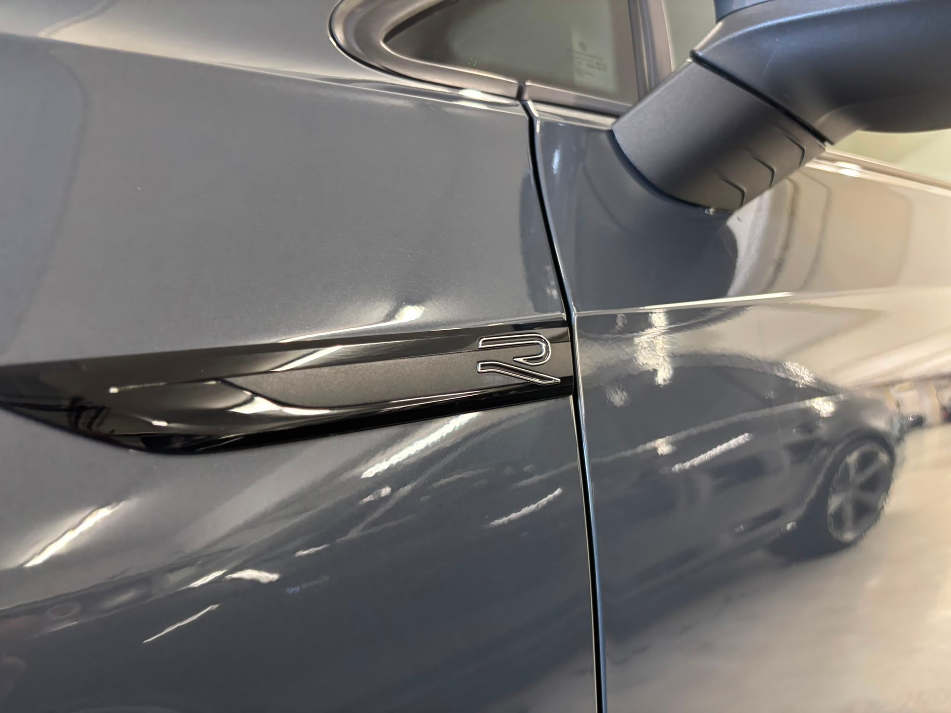 VW Golf Variant 2.0 TSI R-Line DSG 4Motion-image-26