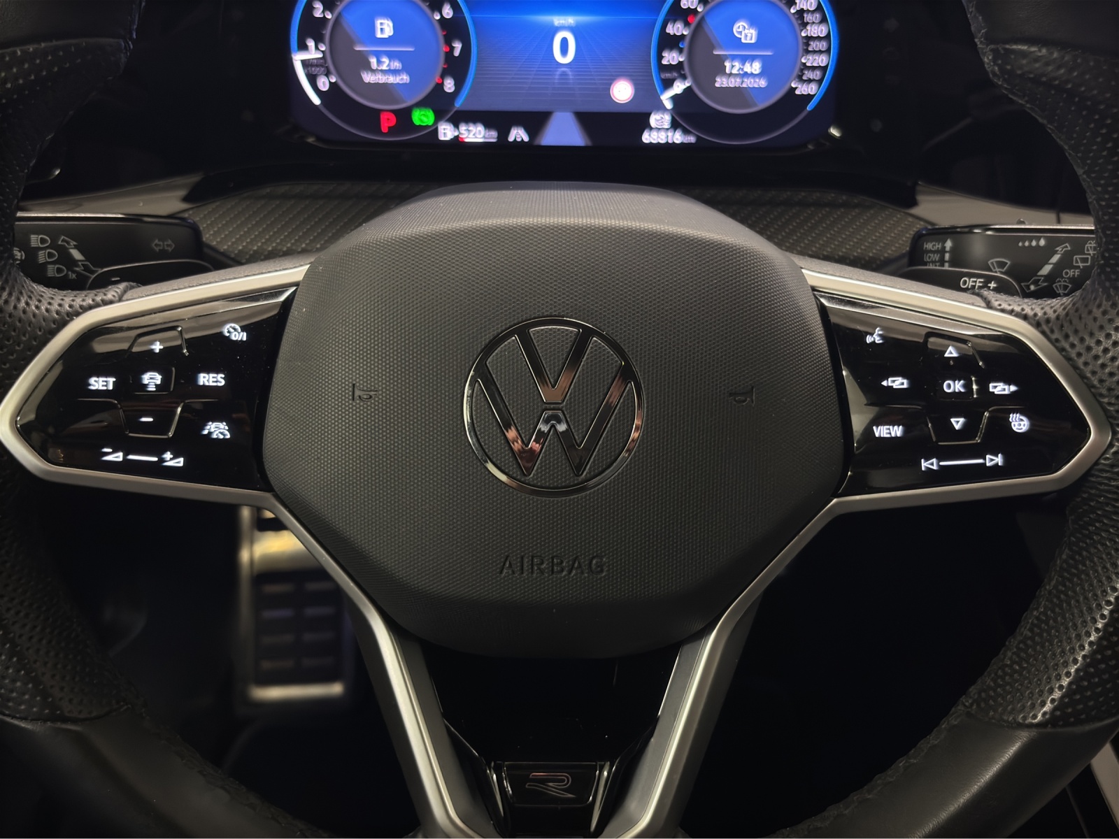 VW Golf Variant 2.0 TSI R-Line DSG 4Motion-image-21