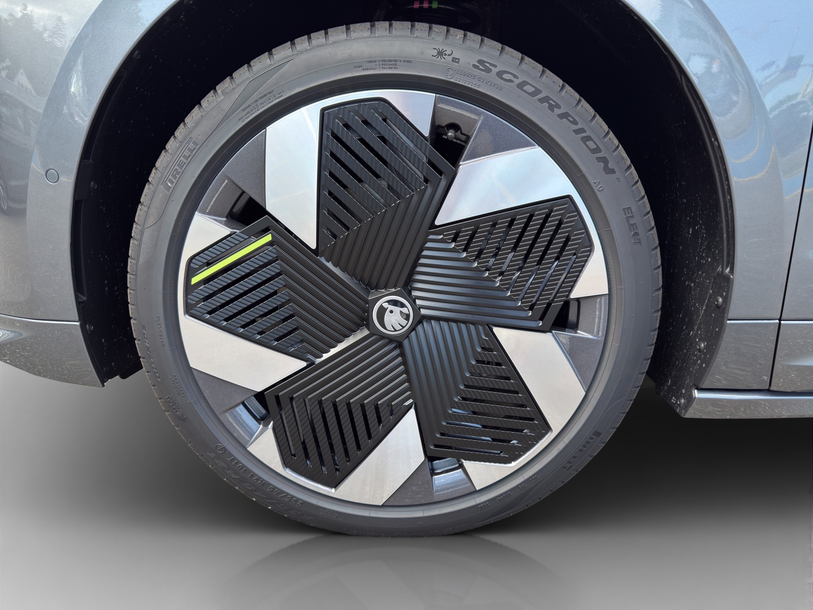 SKODA Enyaq 4x4 RS-image-13