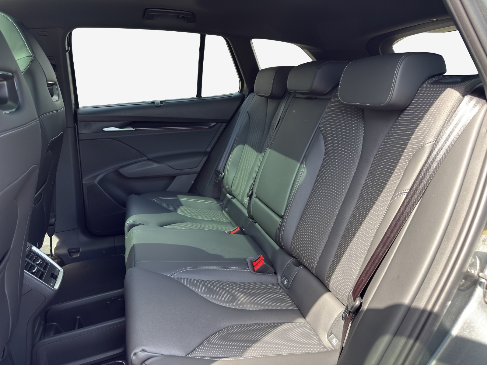 SKODA Enyaq 4x4 RS-image-11