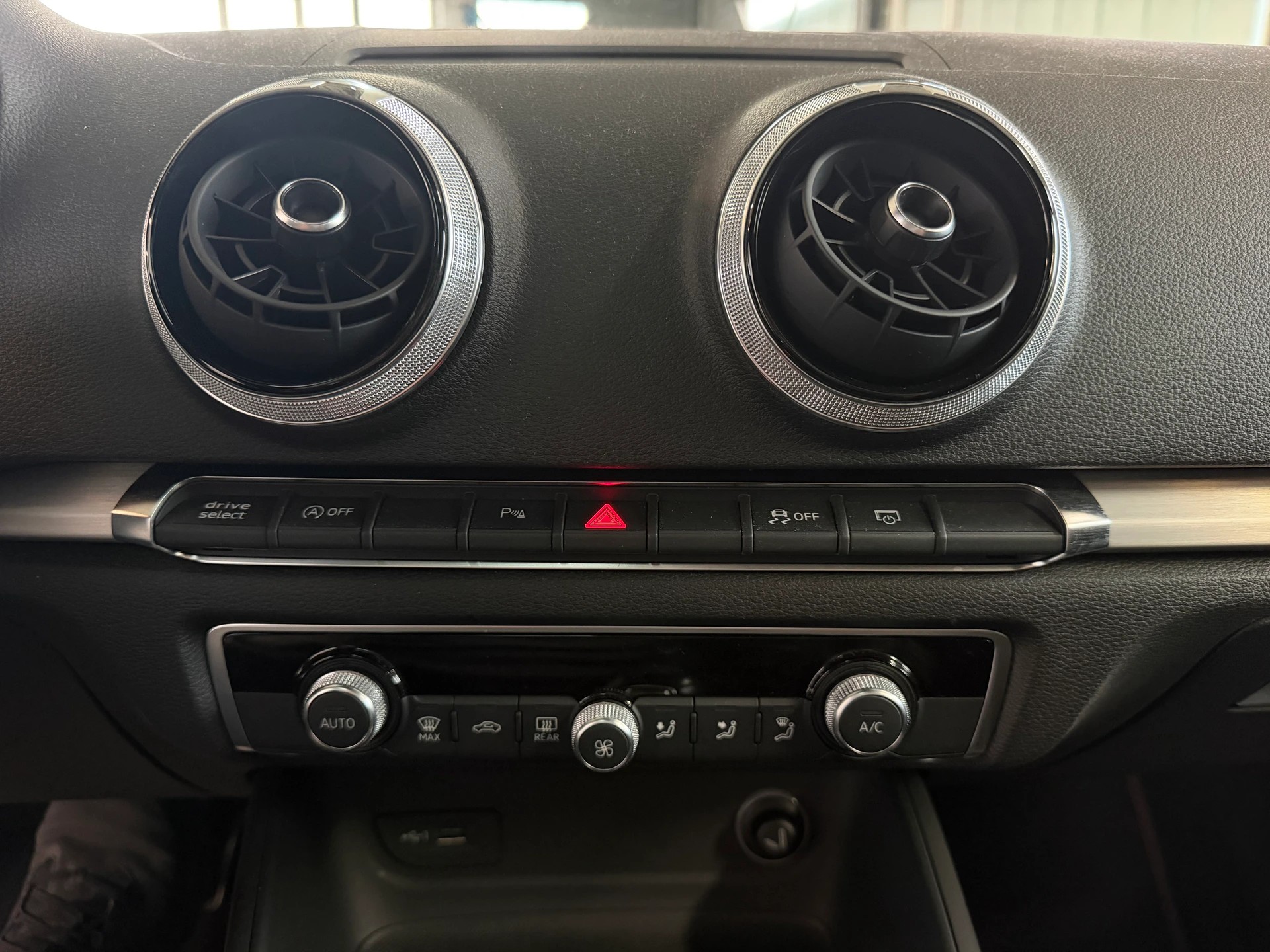 AUDI S3 Sportback 2.0 TFSI quattro S-tronic | Frisch MFK | Pano Dach | Bang & Olufsen-image-21