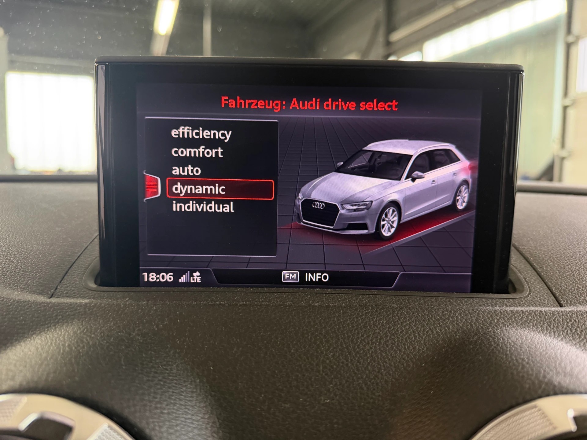 AUDI S3 Sportback 2.0 TFSI quattro S-tronic | Frisch MFK | Pano Dach | Bang & Olufsen-image-19