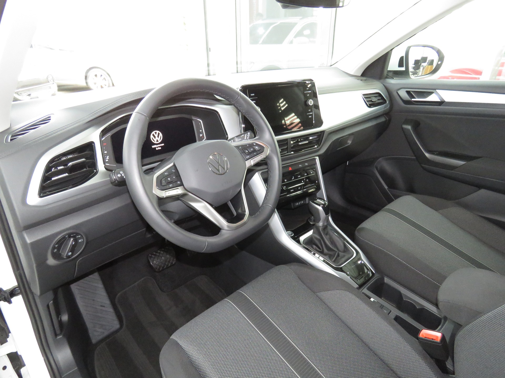 VW T-Roc 1.5 TSI EVO Life DSG (Automat)-image-6