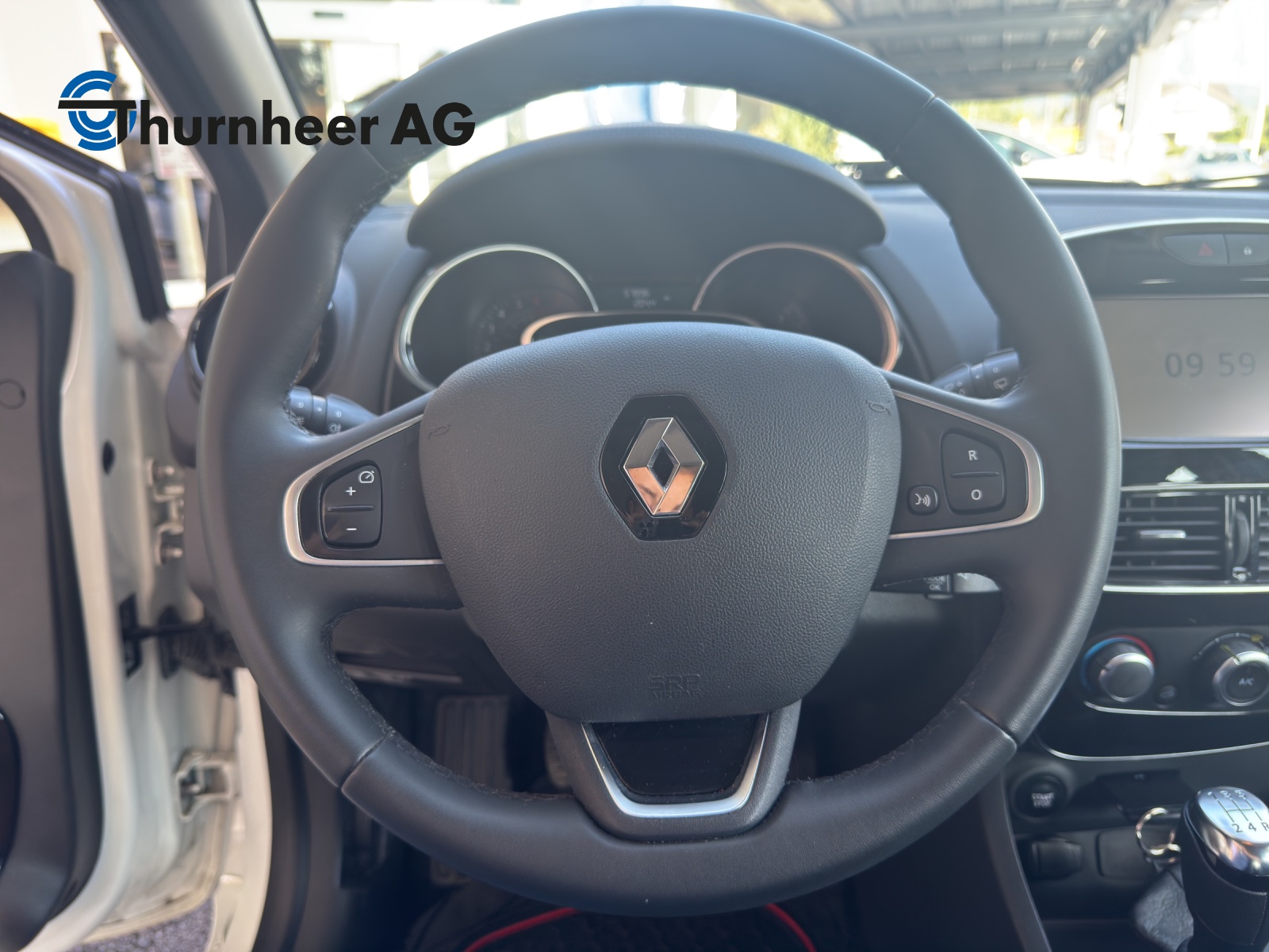 RENAULT Clio 0.9 12V Zen-image-9