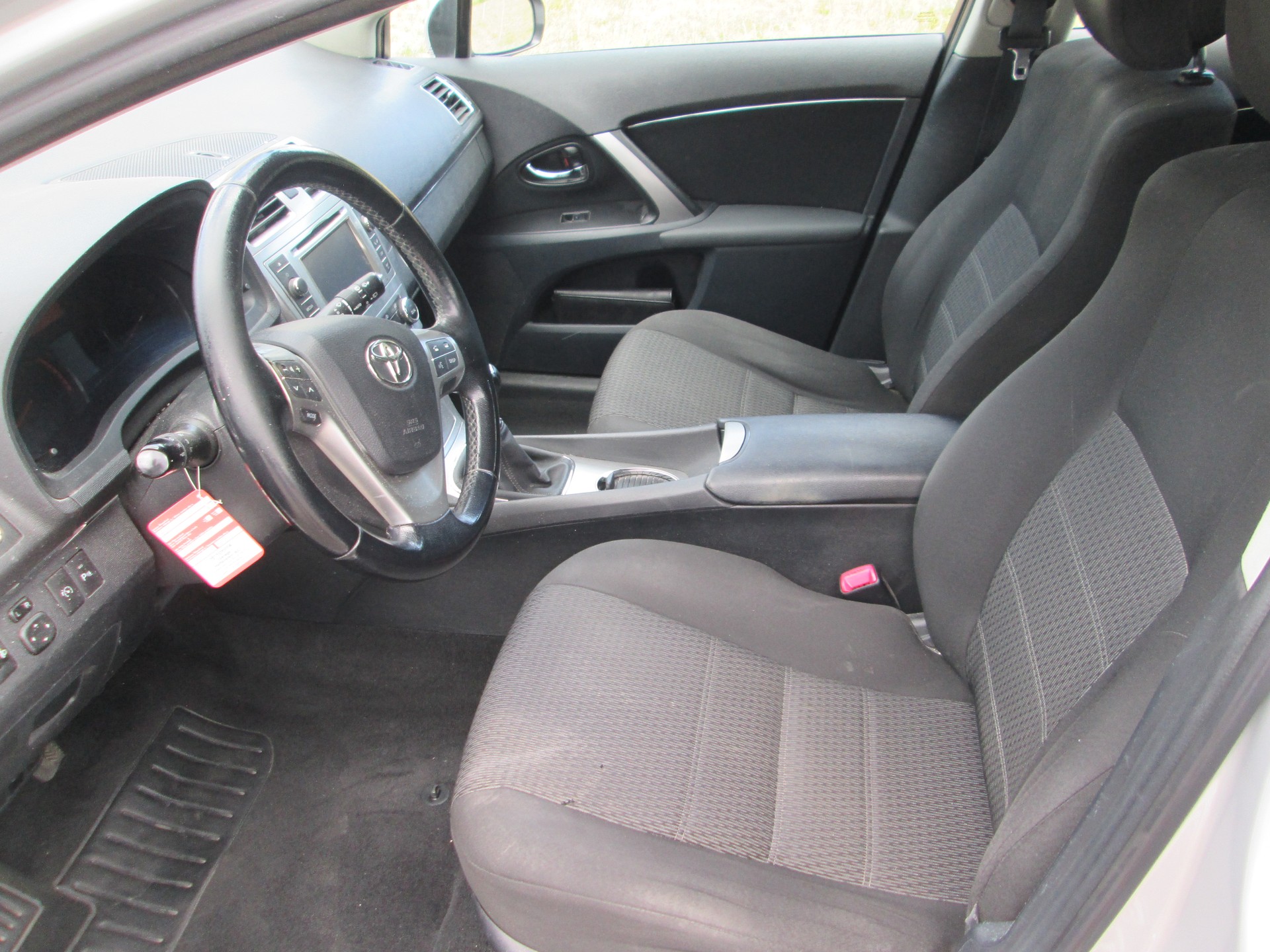 TOYOTA Avensis Sportswagon 2.0 Sol Premium-image-6