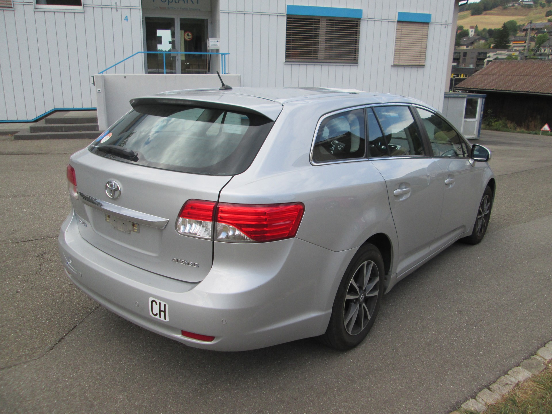 TOYOTA Avensis Sportswagon 2.0 Sol Premium-image-3