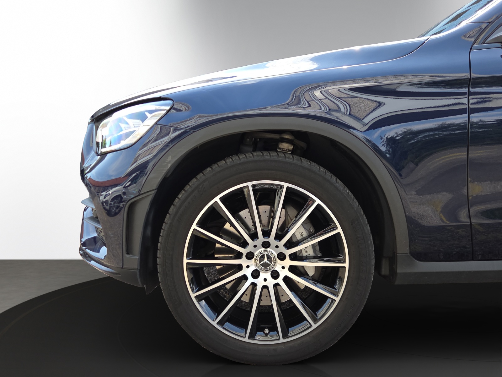 MERCEDES-BENZ GLC 300 e AMG Line Plus 4Matic 9G-Tronic-image-3