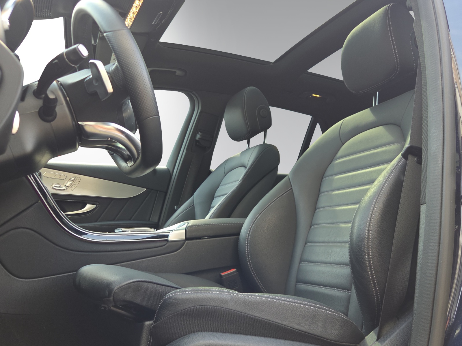 MERCEDES-BENZ GLC 300 e AMG Line Plus 4Matic 9G-Tronic-image-8