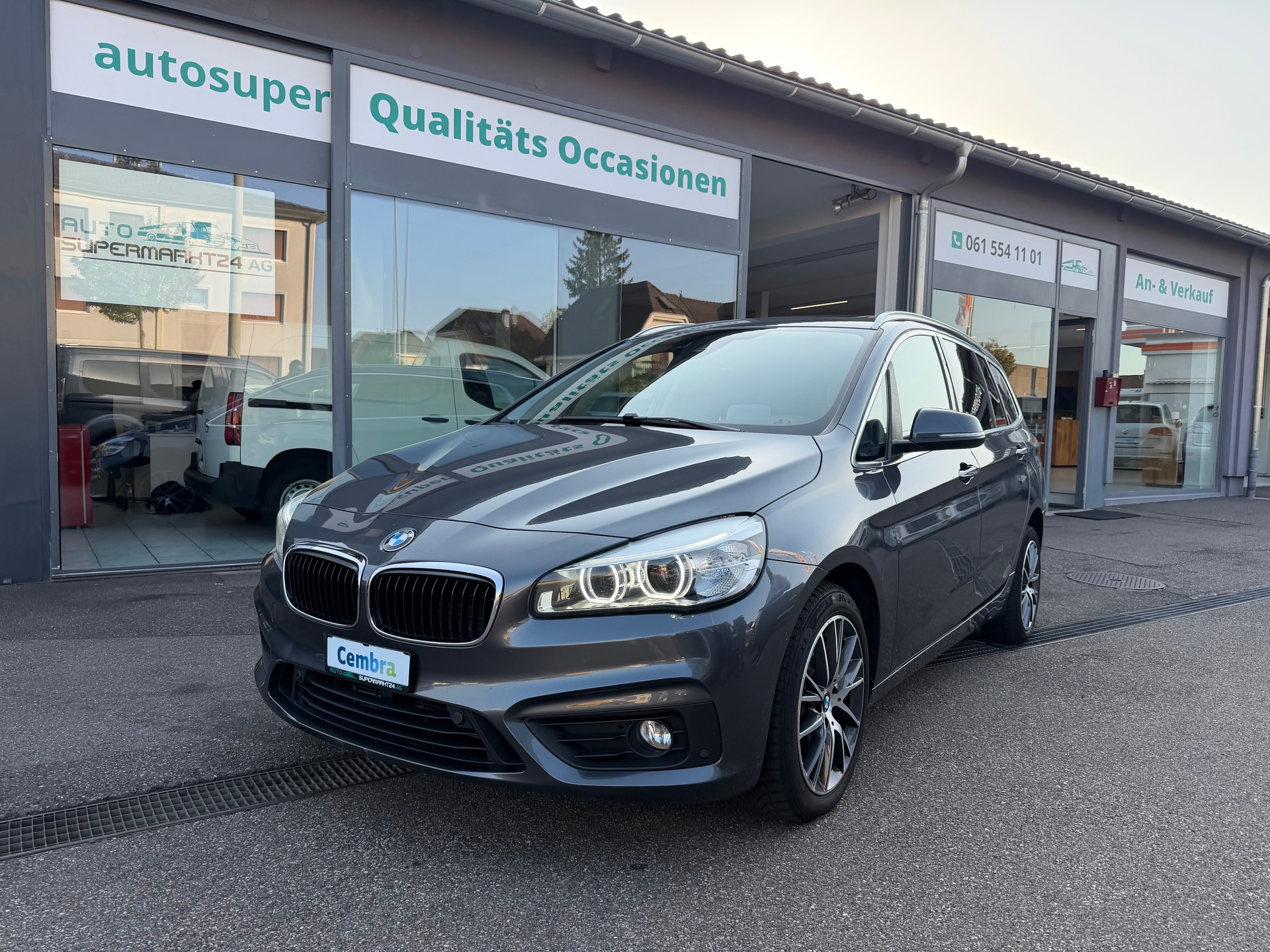 BMW 220i Gran Tourer Steptronic-image-0