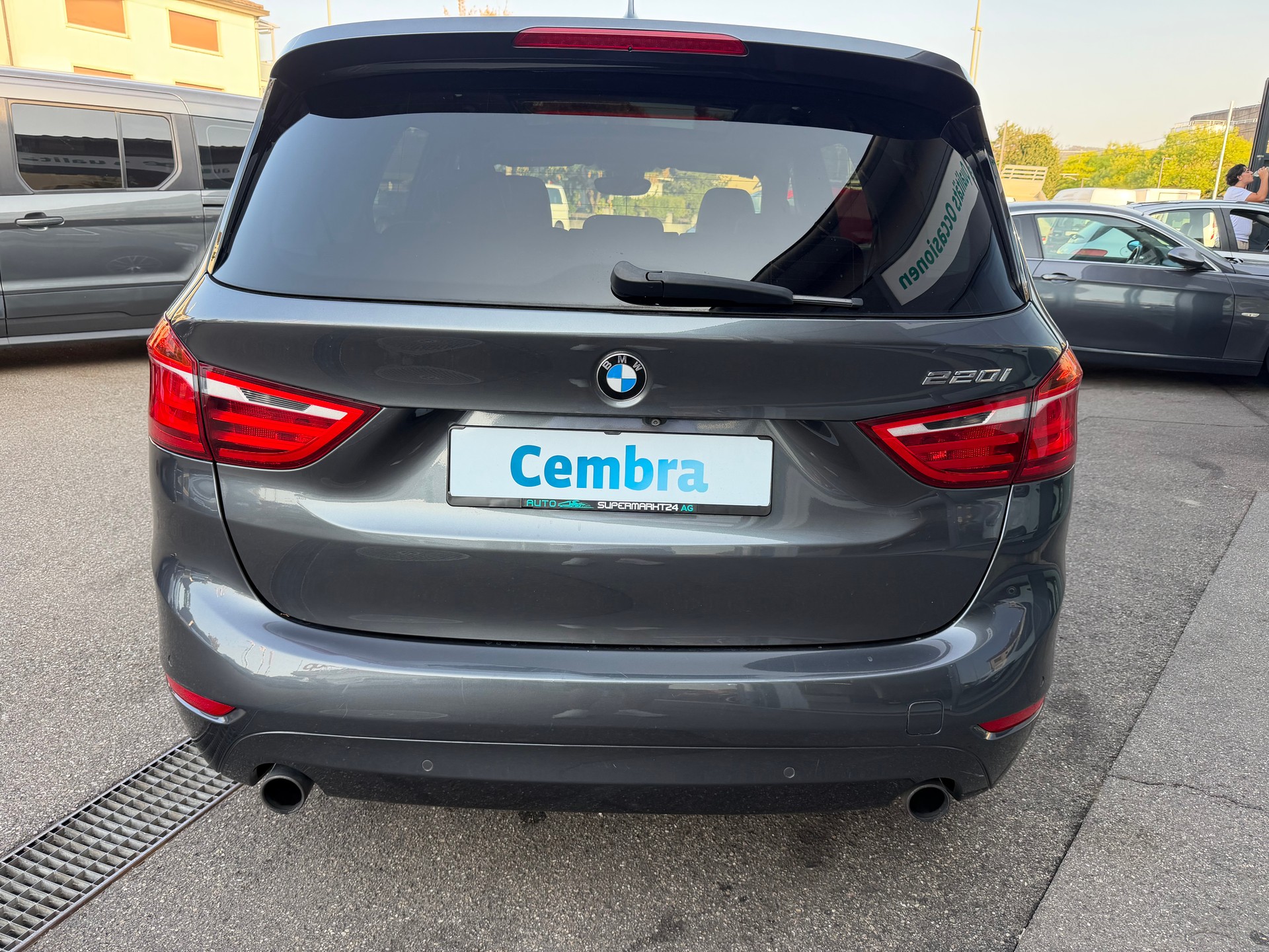 BMW 220i Gran Tourer Steptronic-image-3