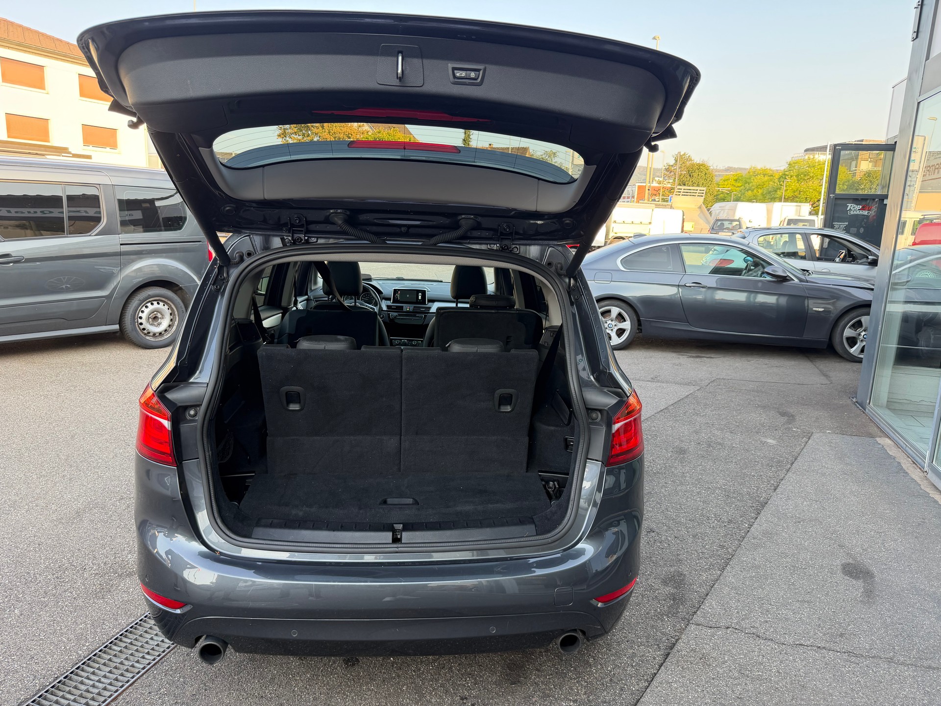 BMW 220i Gran Tourer Steptronic-image-5